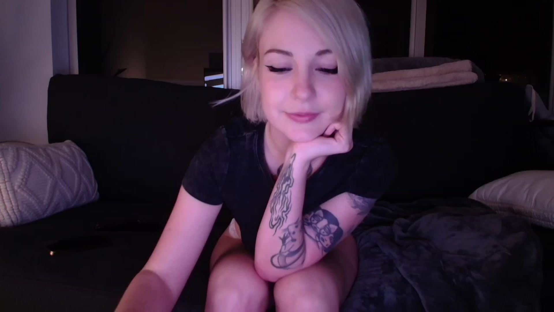 Gallery image thumbnail from cuteholly's myfreecams stream on, 11/14/2023, 05:33 image 20 of 20