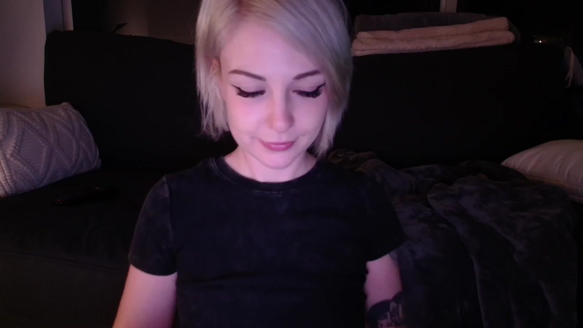 Gallery image thumbnail from cuteholly's myfreecams stream on, 11/14/2023, 05:33 image 8 of 20