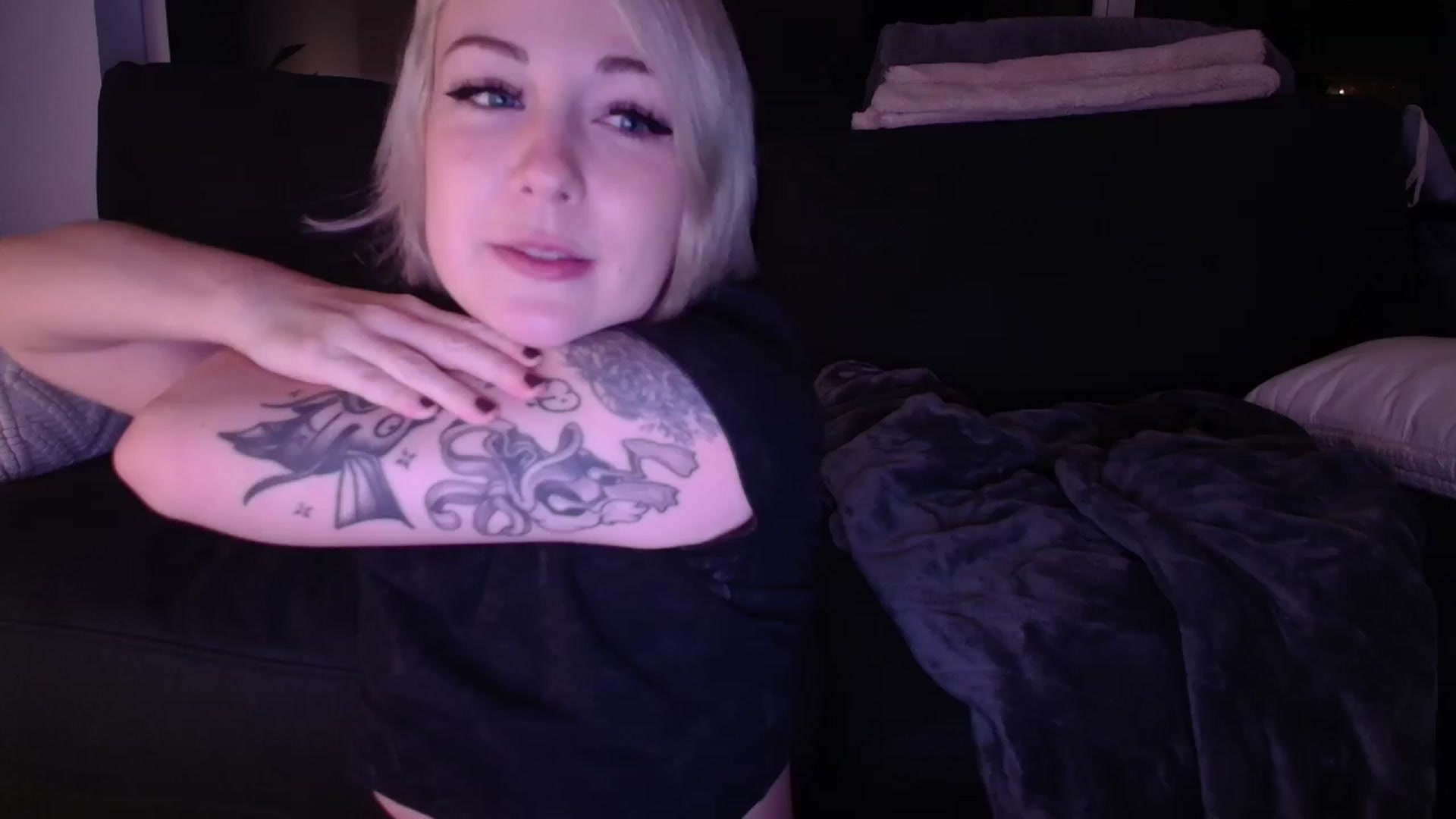 Gallery image thumbnail from cuteholly's myfreecams stream on, 11/14/2023, 05:33 image 14 of 20