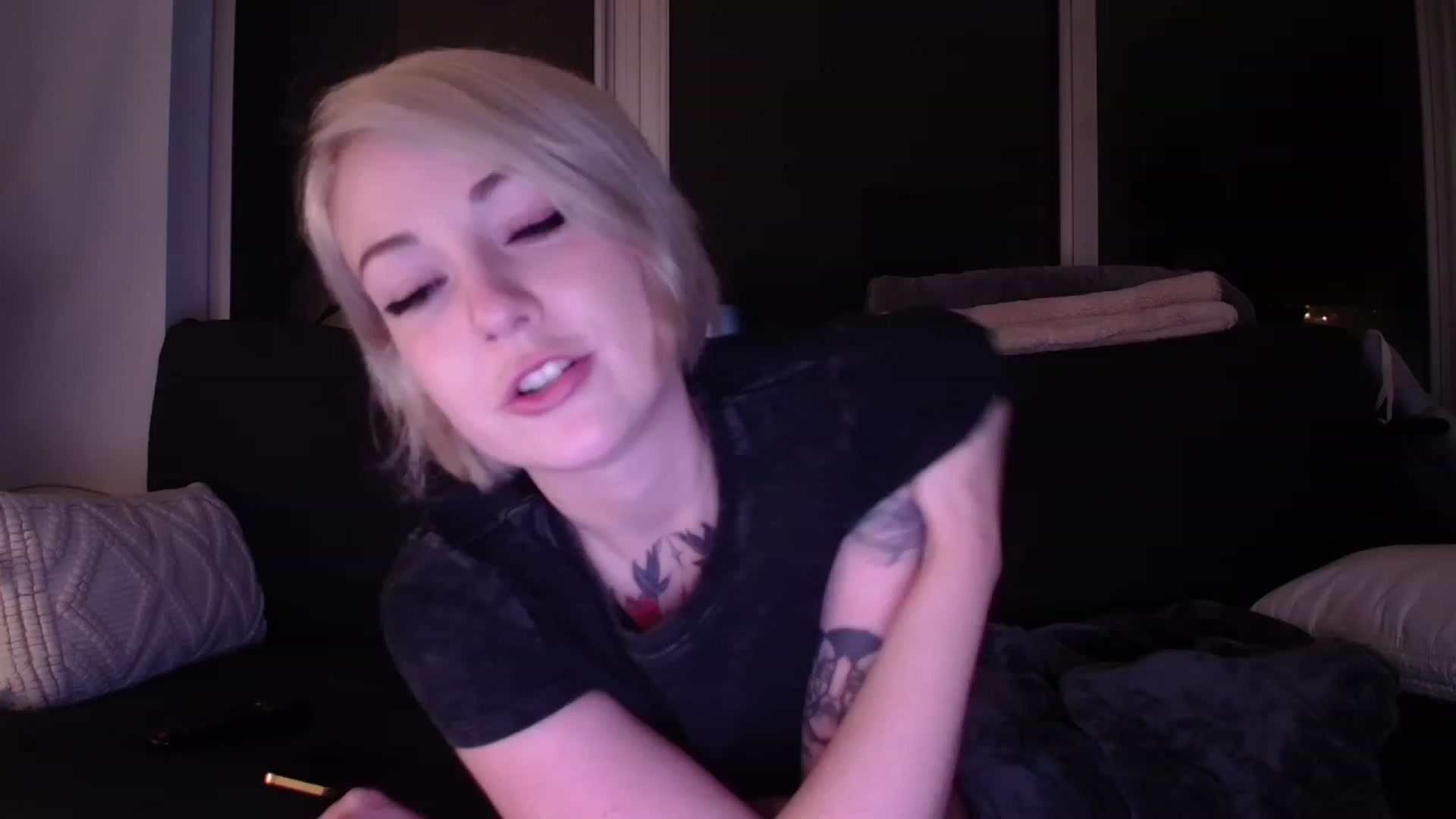 Gallery image thumbnail from cuteholly's myfreecams stream on, 11/14/2023, 05:33 image 1 of 20
