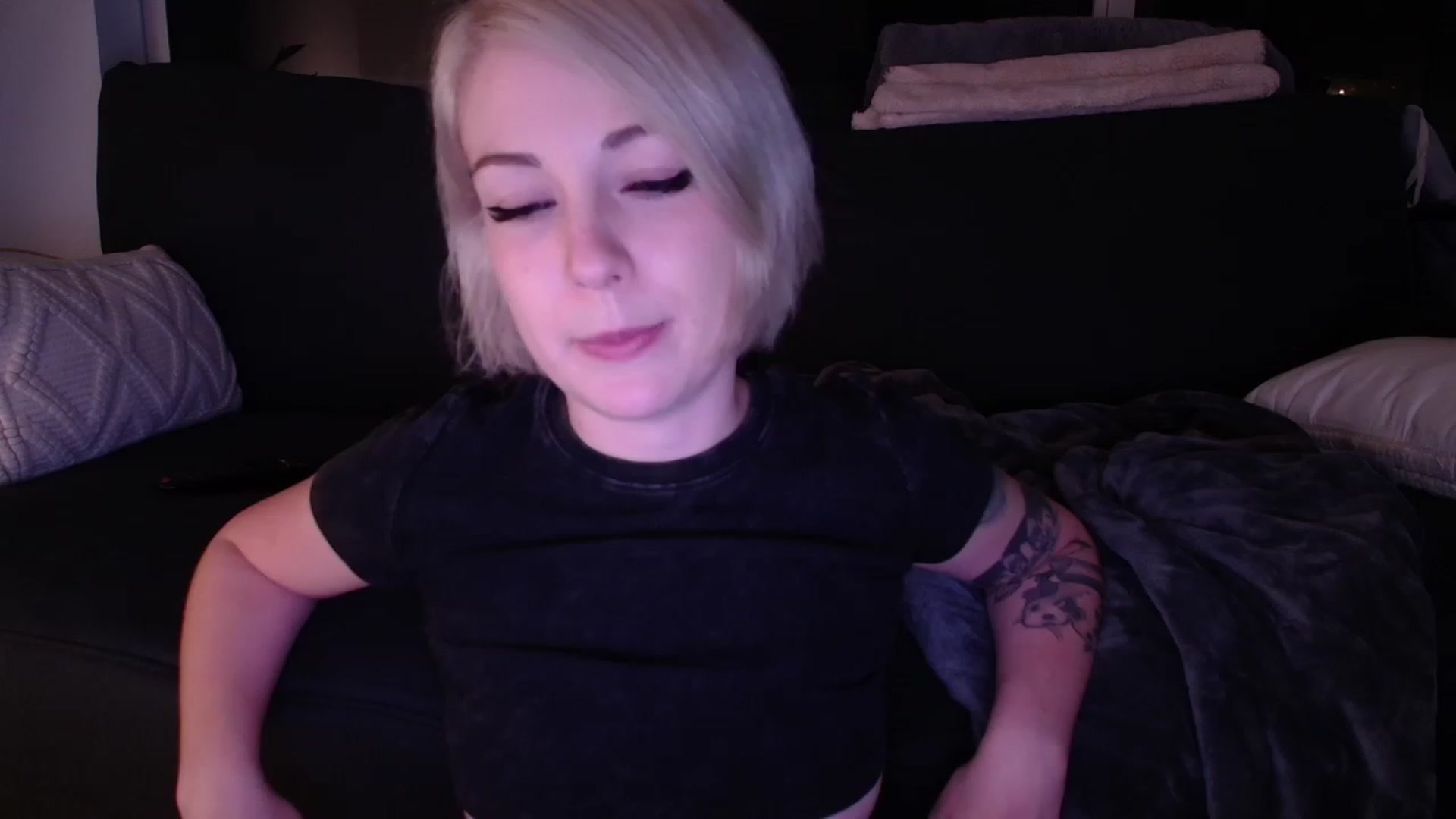 Gallery image thumbnail from cuteholly's myfreecams stream on, 11/14/2023, 05:33 image 13 of 20