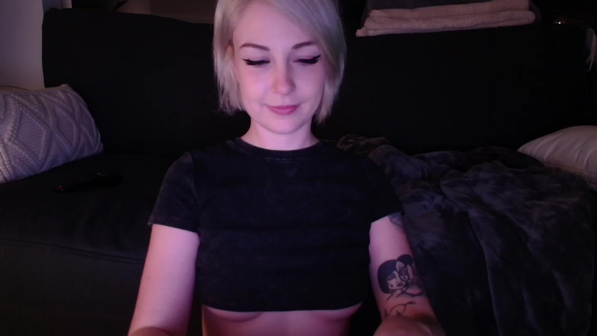 Gallery image thumbnail from cuteholly's myfreecams stream on, 11/14/2023, 05:33 image 9 of 20