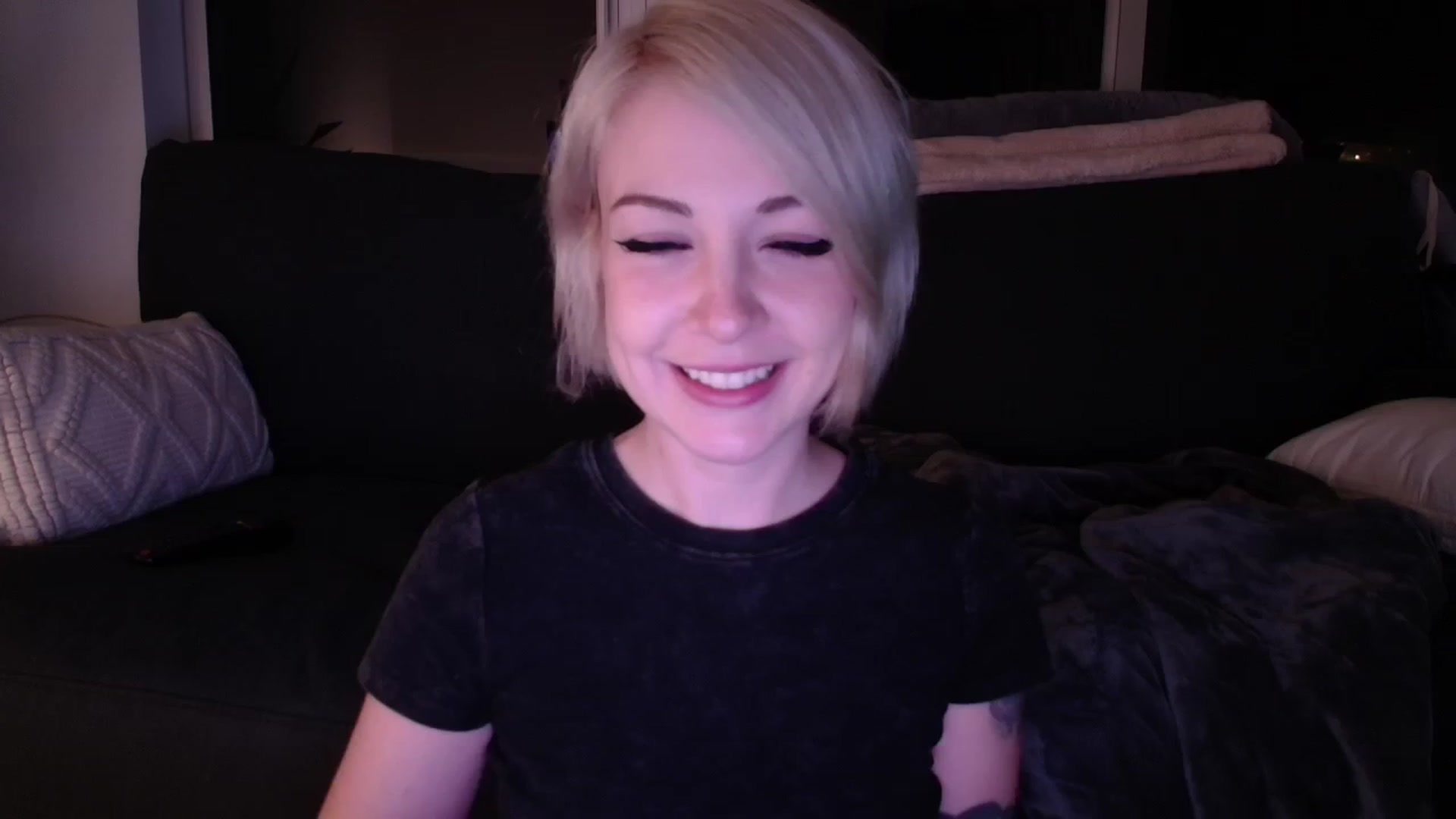 Gallery image thumbnail from cuteholly's myfreecams stream on, 11/14/2023, 05:33 image 6 of 20