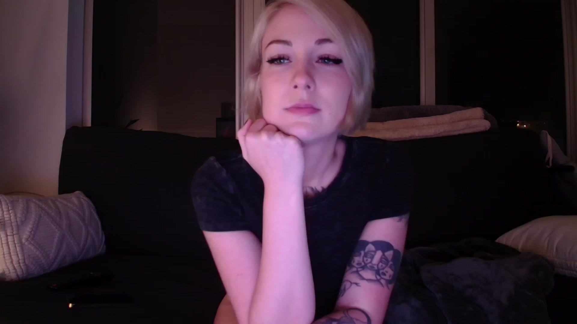 Gallery image thumbnail from cuteholly's myfreecams stream on, 11/14/2023, 05:33 image 2 of 20