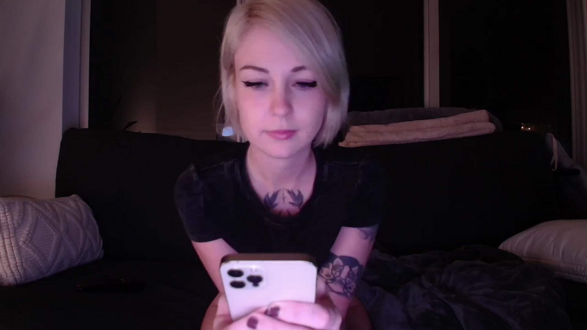 Gallery image thumbnail from cuteholly's myfreecams stream on, 11/14/2023, 05:33 image 11 of 20