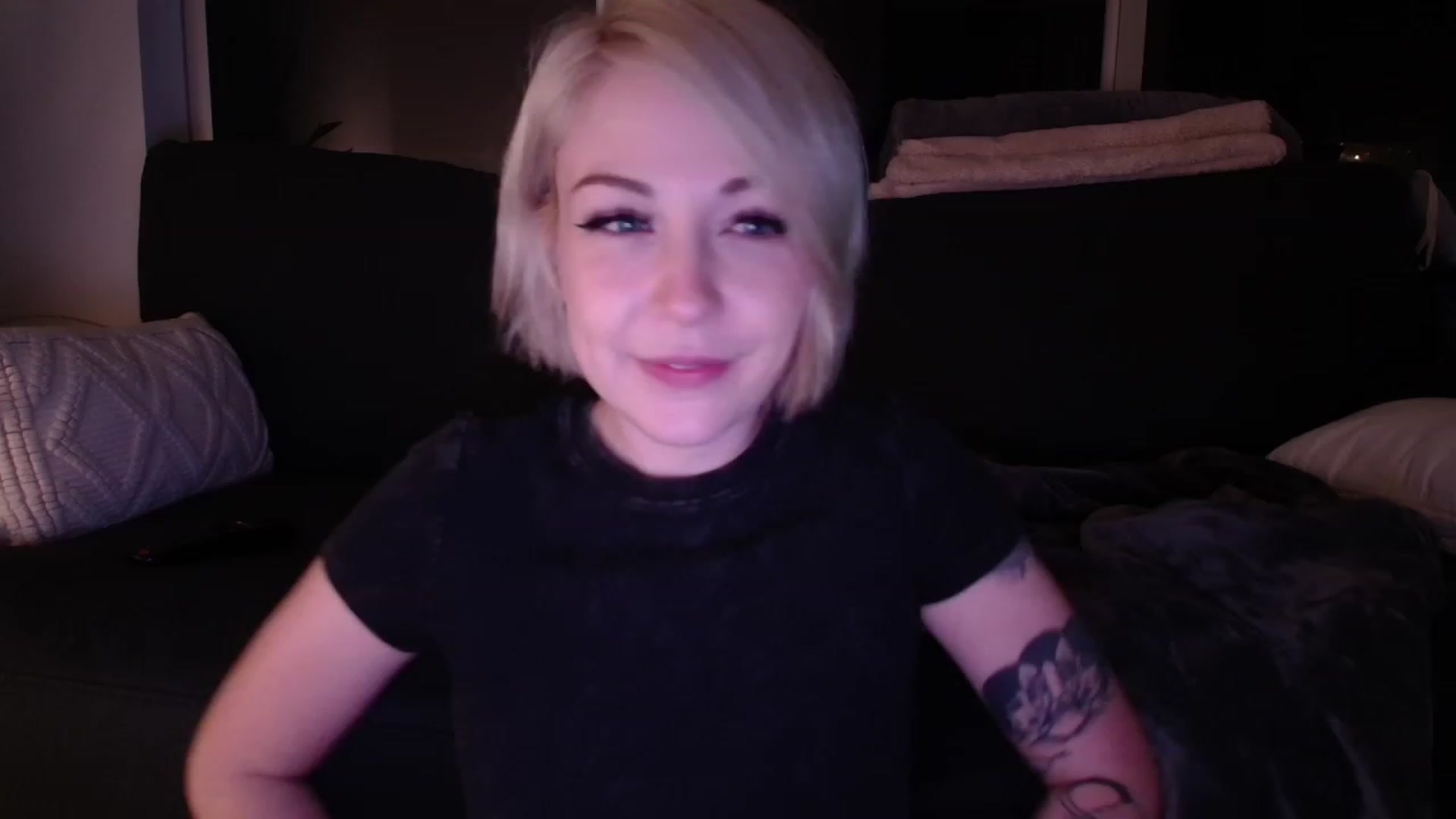 Gallery image thumbnail from cuteholly's myfreecams stream on, 11/14/2023, 05:33 image 5 of 20