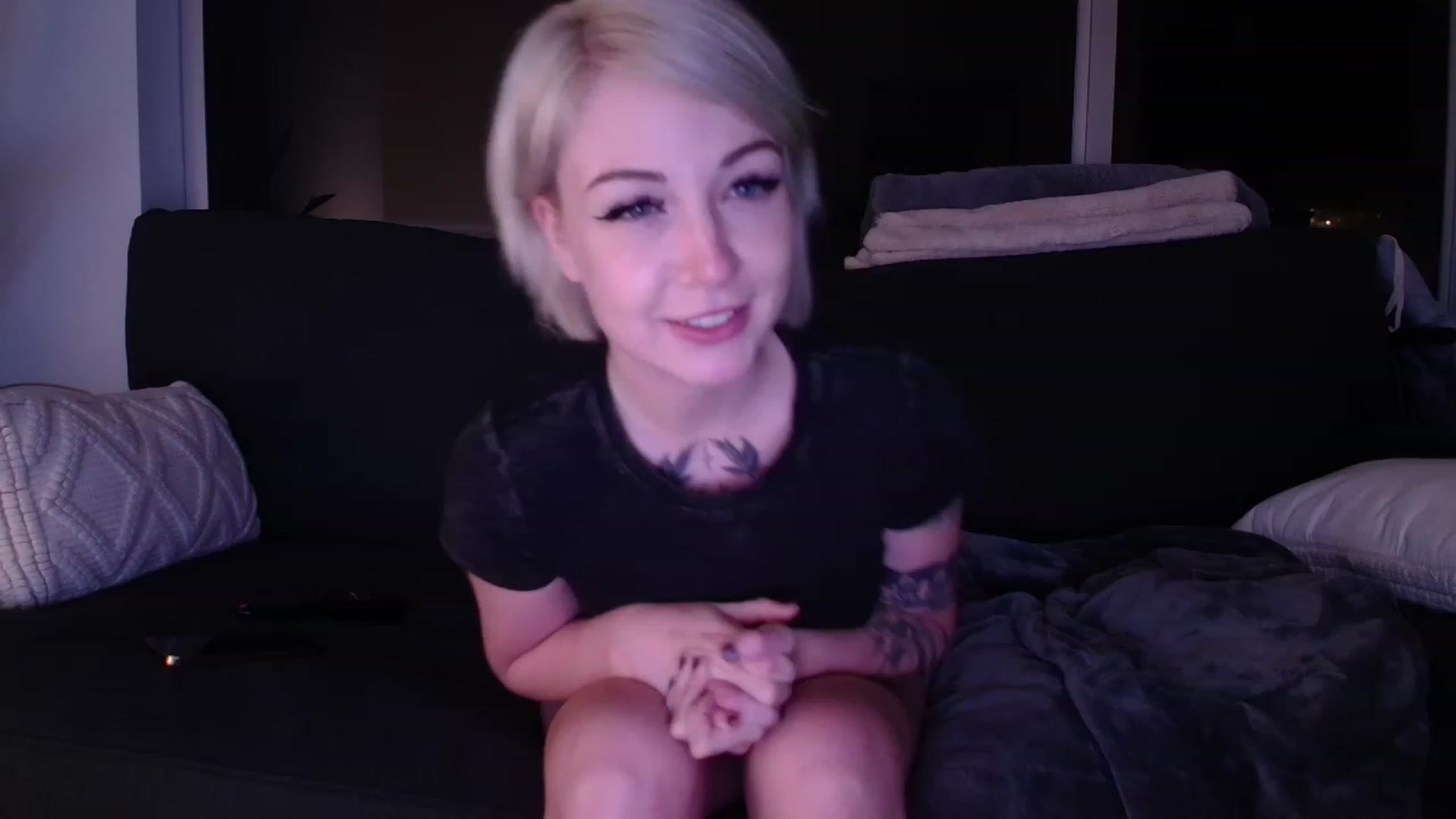 Gallery image thumbnail from cuteholly's myfreecams stream on, 11/14/2023, 05:33 image 17 of 20