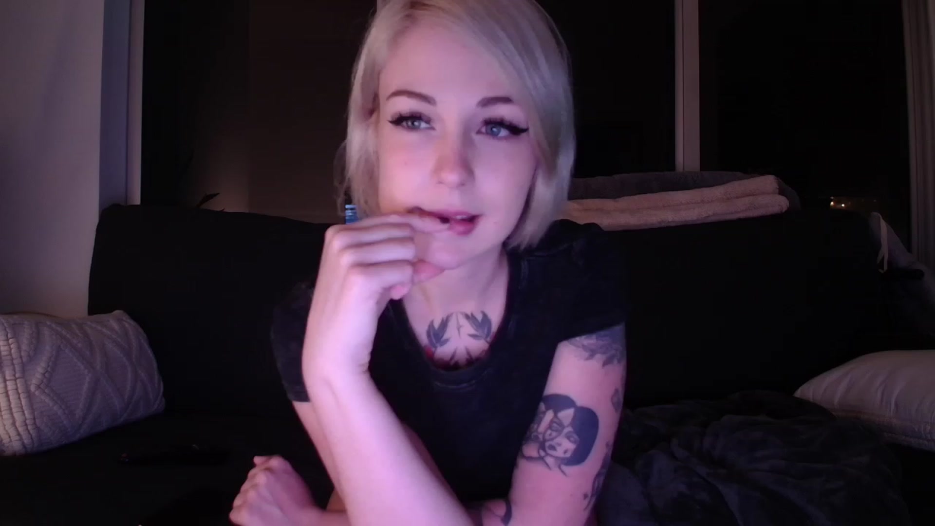 Gallery image thumbnail from cuteholly's myfreecams stream on, 11/14/2023, 05:33 image 12 of 20