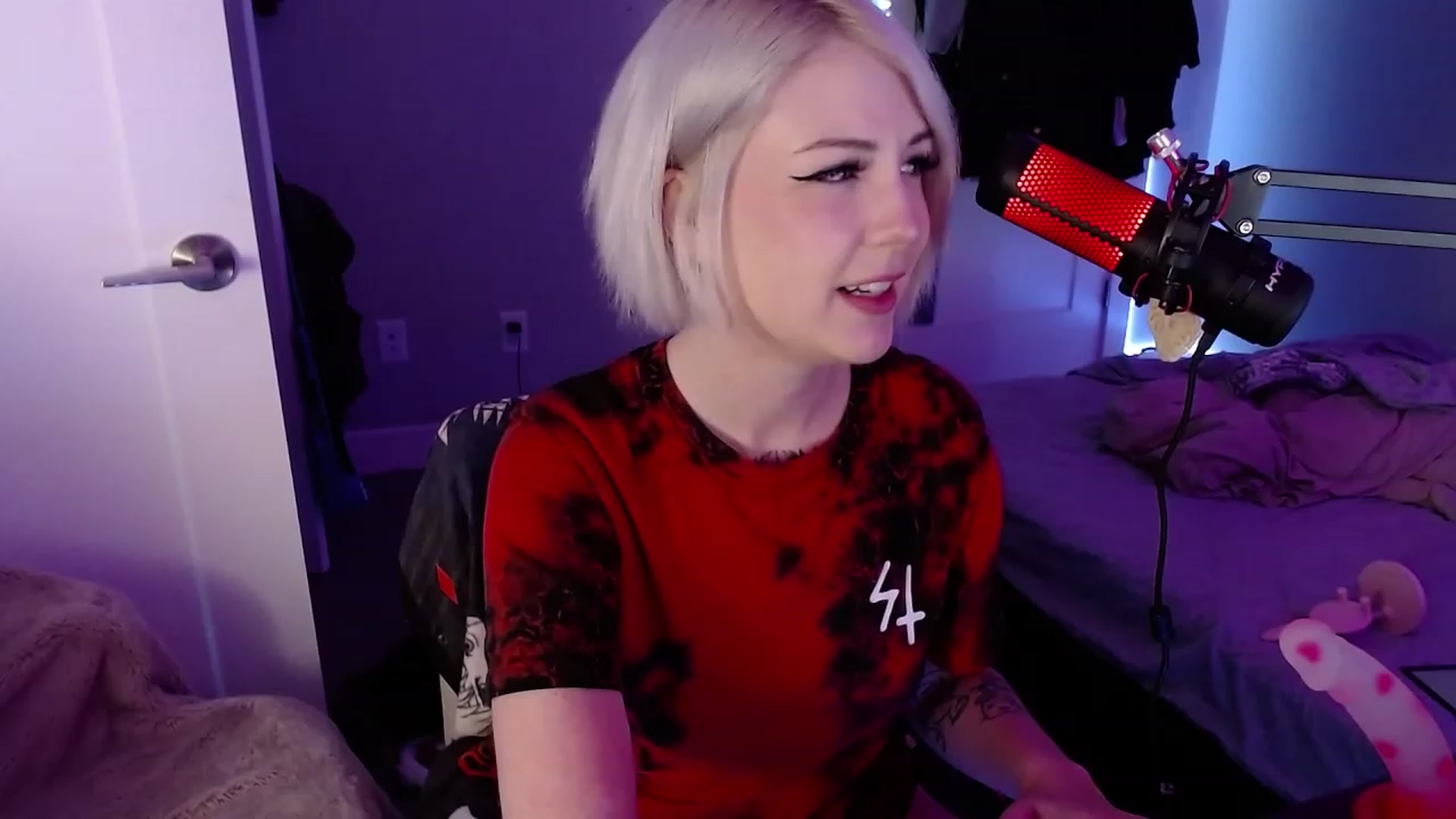 Gallery image thumbnail from cuteholly's myfreecams stream on, 11/16/2023, 06:15 image 6 of 20