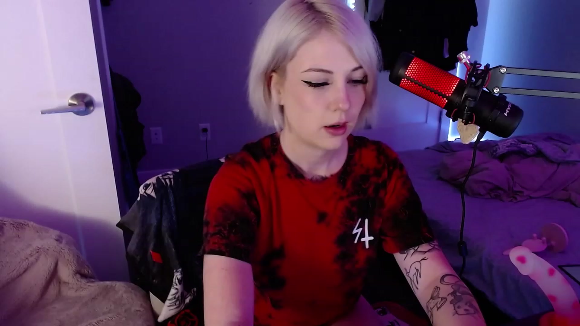 Gallery image thumbnail from cuteholly's myfreecams stream on, 11/16/2023, 06:15 image 13 of 20