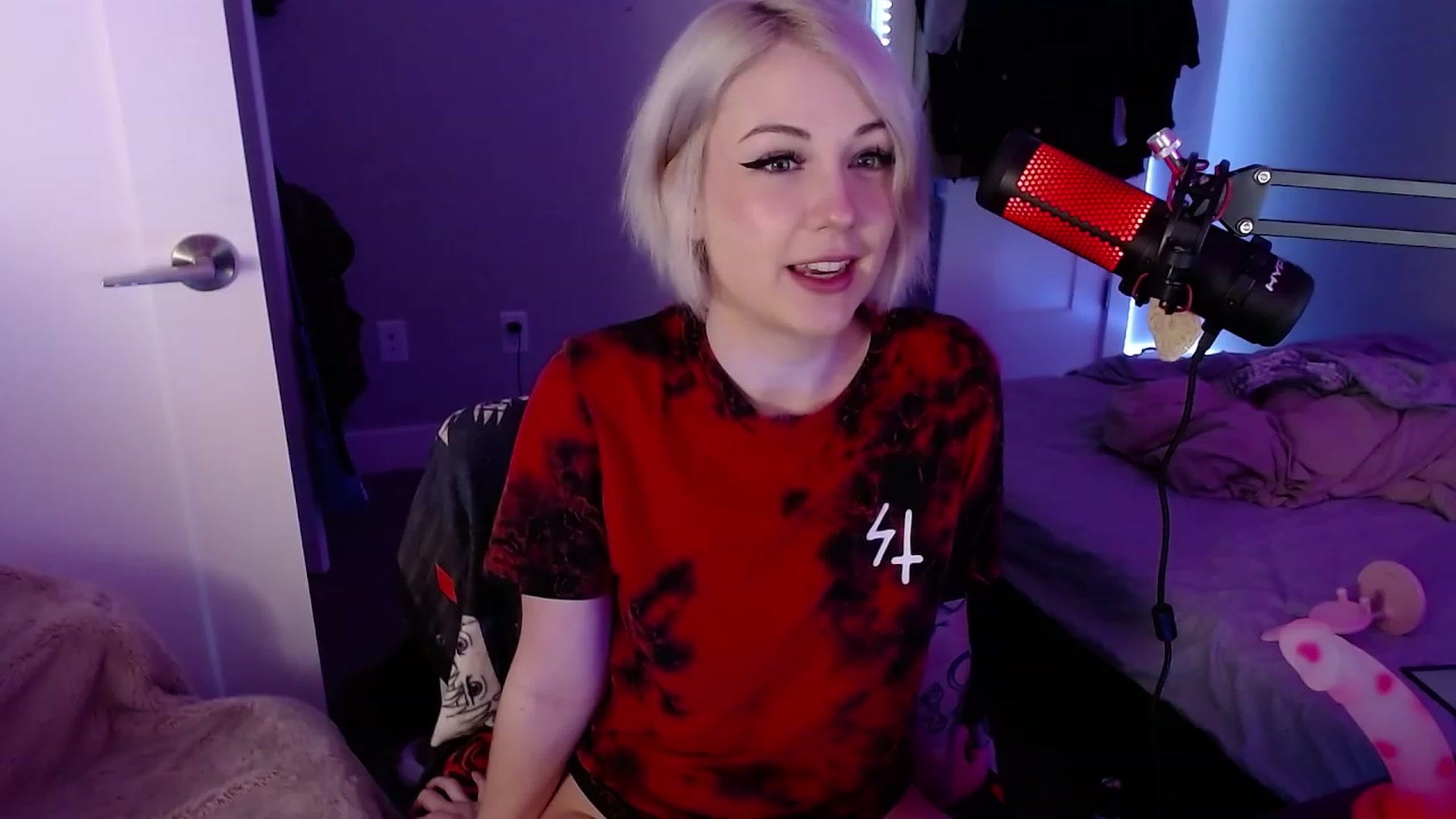 Gallery image thumbnail from cuteholly's myfreecams stream on, 11/16/2023, 06:15 image 7 of 20