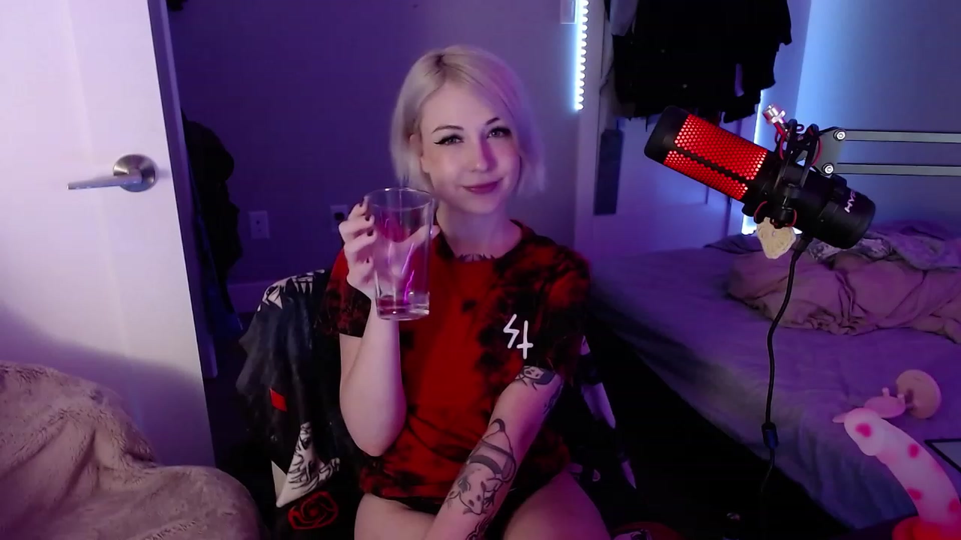 Gallery image thumbnail from cuteholly's myfreecams stream on, 11/16/2023, 06:15 image 15 of 20