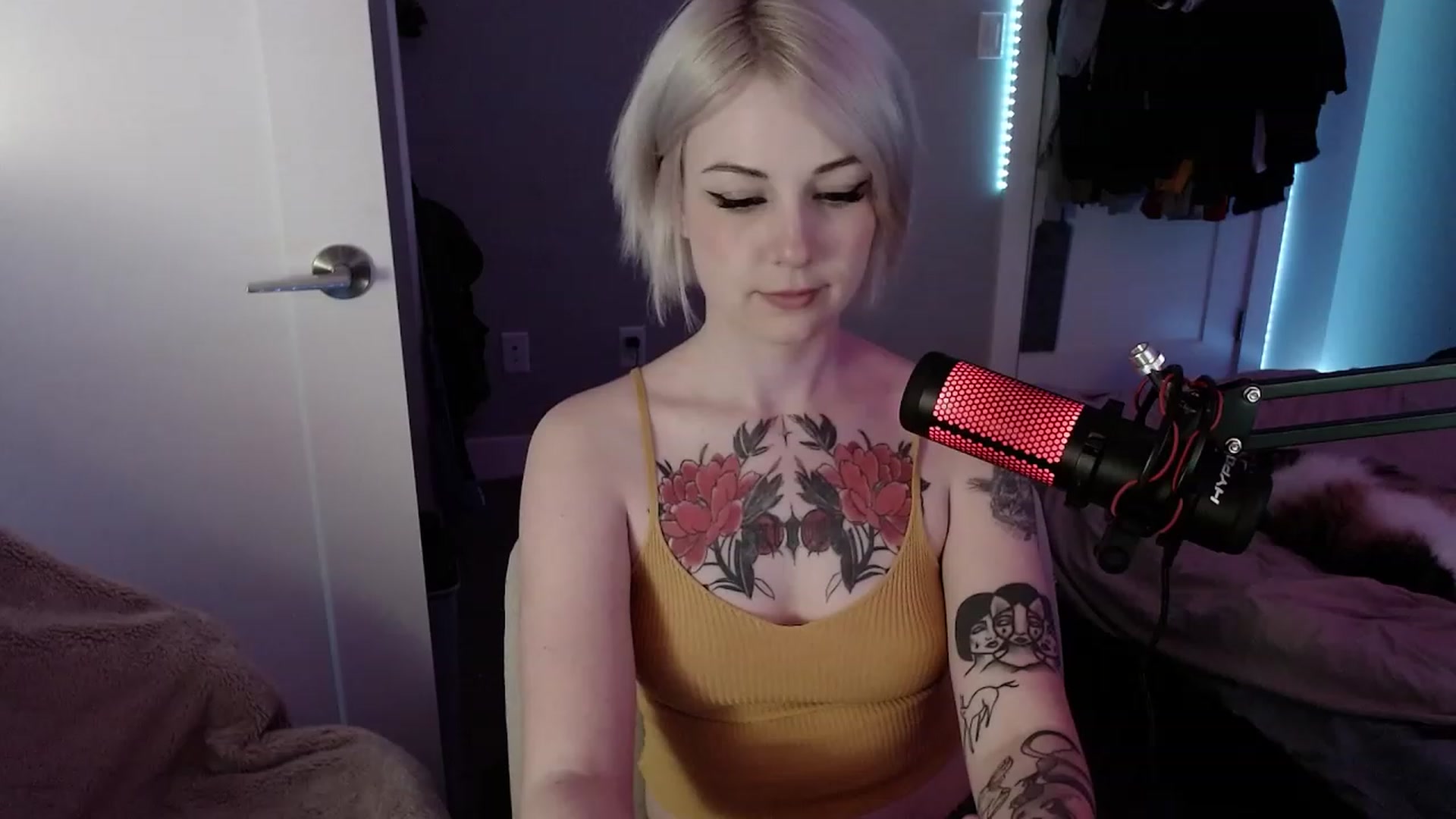 Gallery image thumbnail from cuteholly's myfreecams stream on, 11/17/2023, 08:52 image 1 of 20