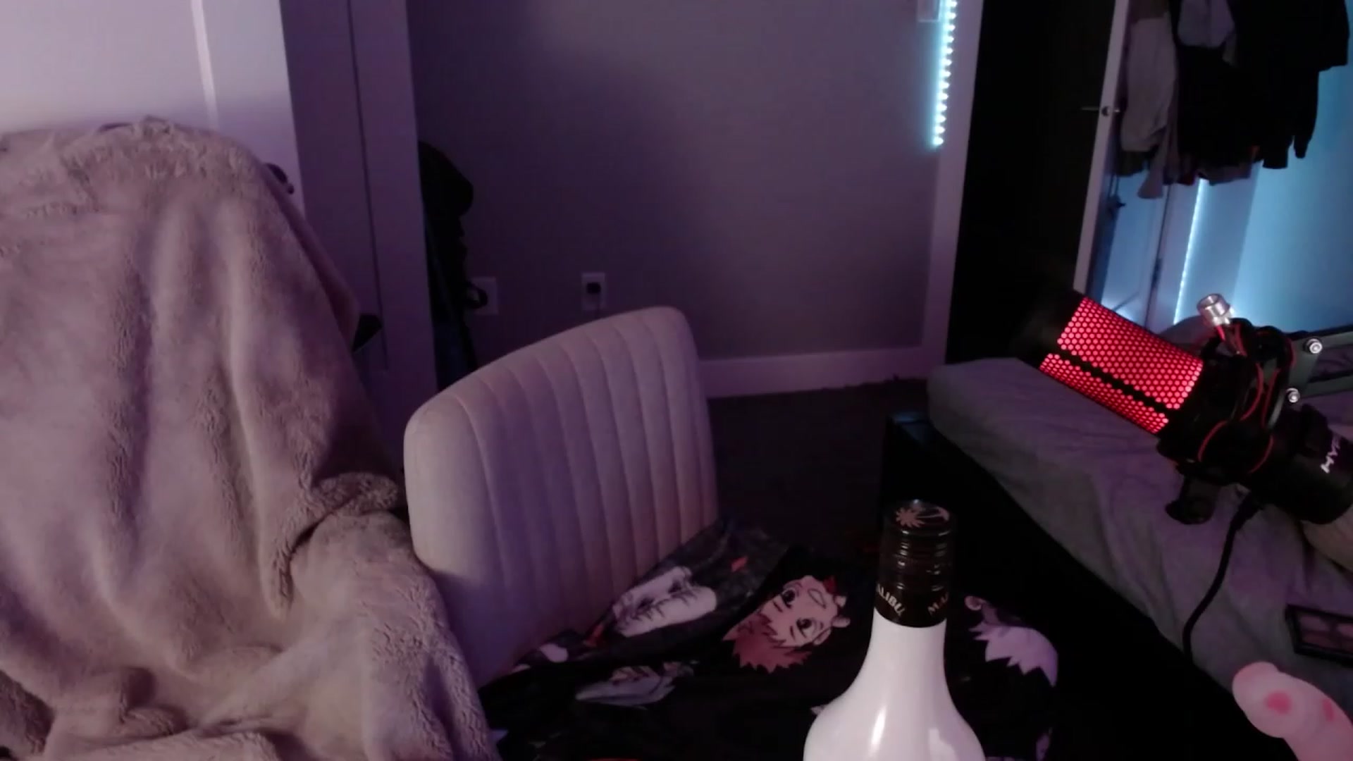 Gallery image thumbnail from cuteholly's myfreecams stream on, 11/18/2023, 08:43 image 4 of 20
