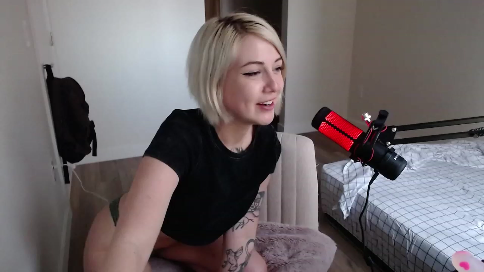 Gallery image thumbnail from cuteholly's myfreecams stream on, 12/04/2023, 21:50 image 18 of 20