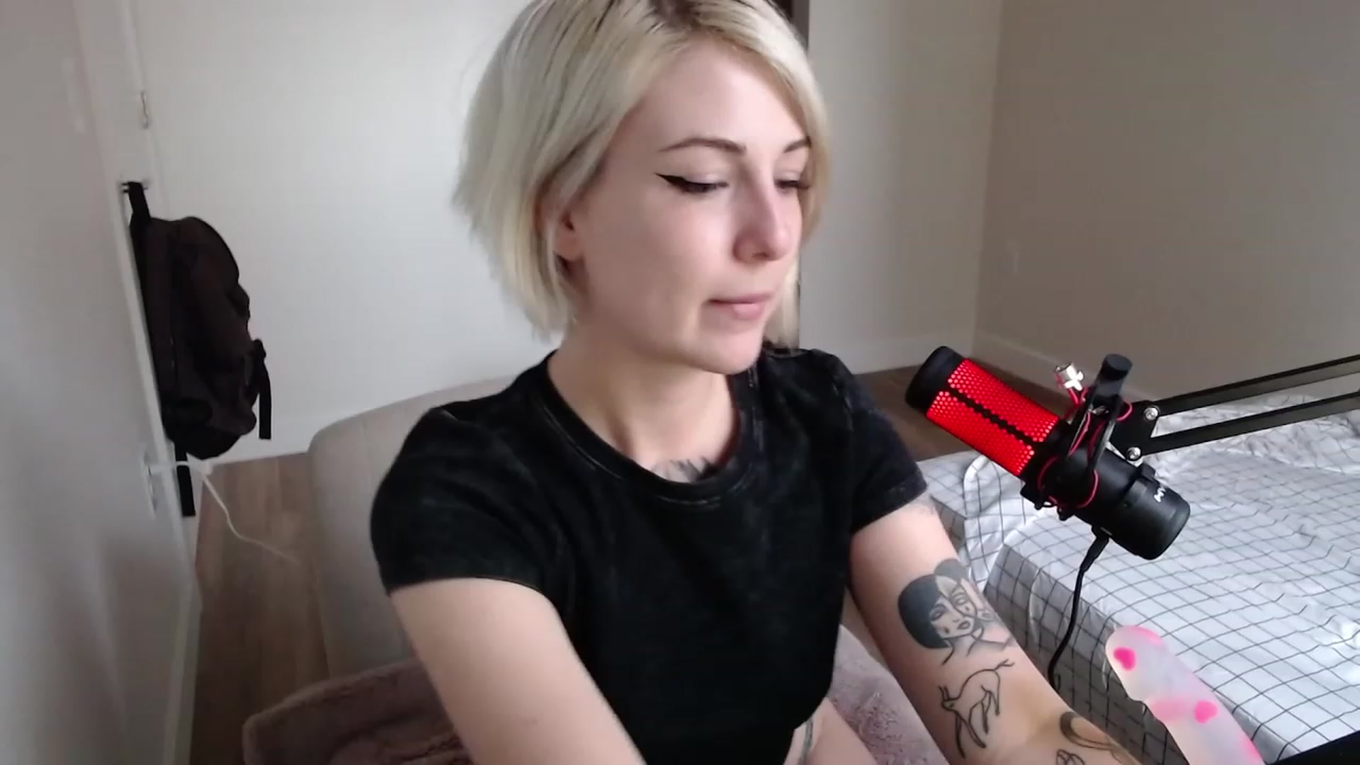 Gallery image thumbnail from cuteholly's myfreecams stream on, 12/04/2023, 21:50 image 10 of 20