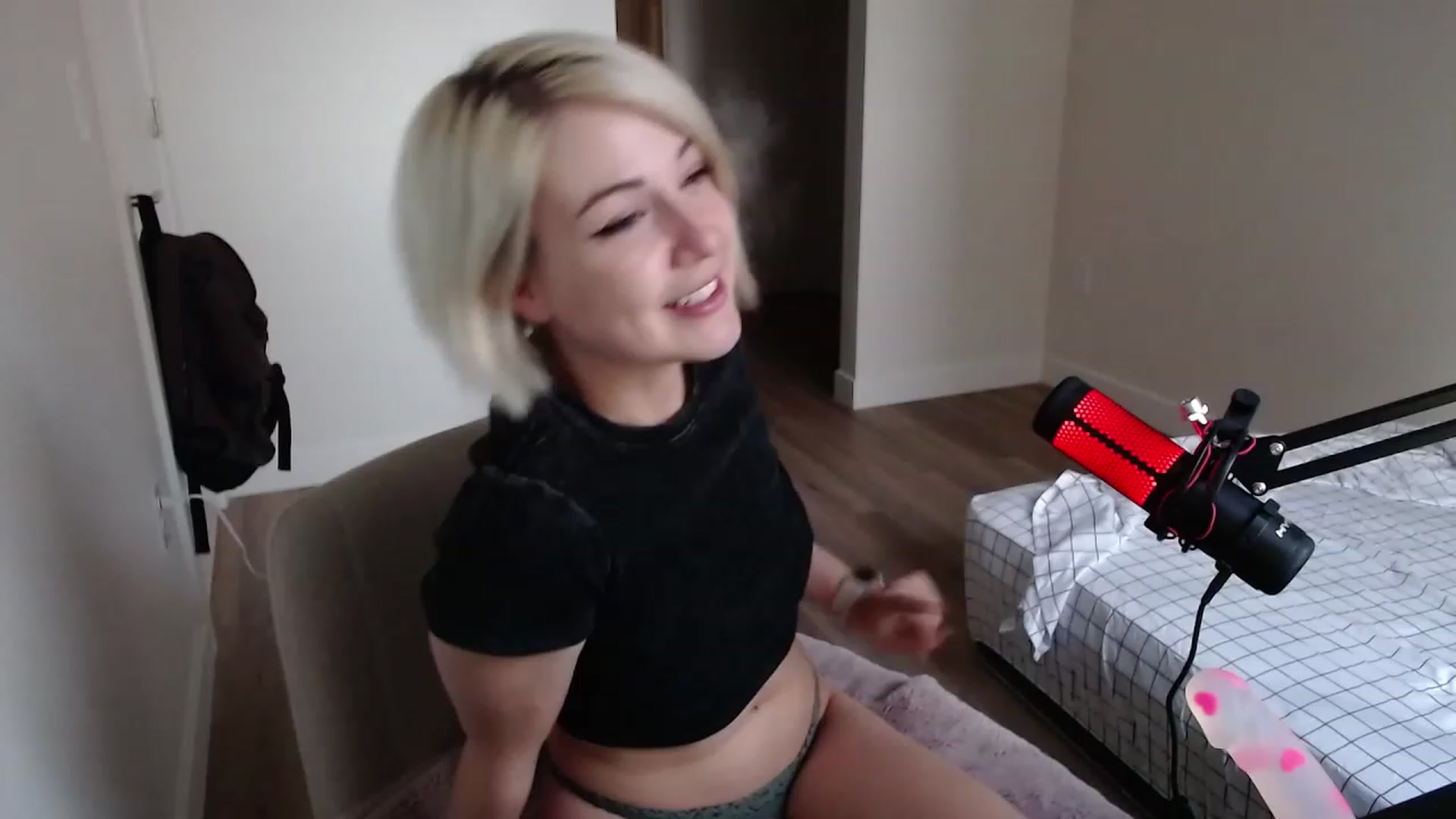 Gallery image thumbnail from cuteholly's myfreecams stream on, 12/04/2023, 21:50 image 13 of 20