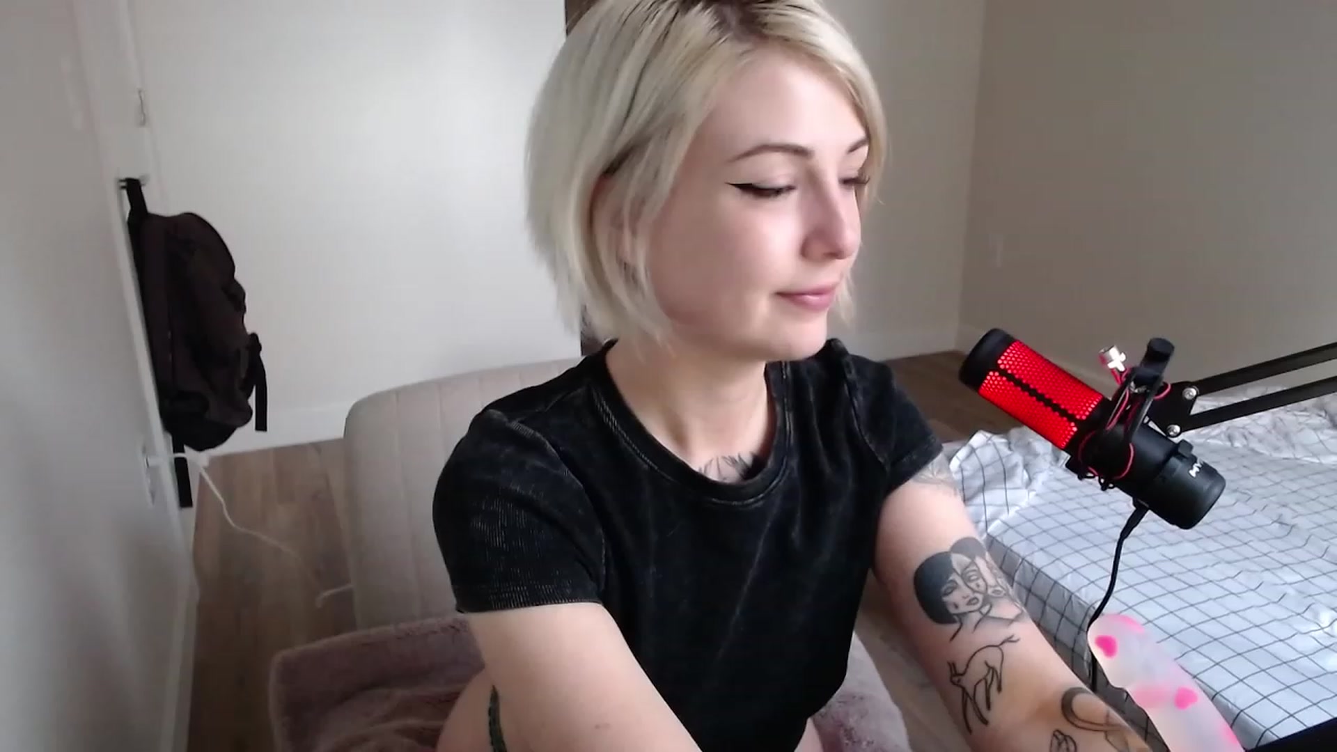 Gallery image thumbnail from cuteholly's myfreecams stream on, 12/04/2023, 21:50 image 2 of 20