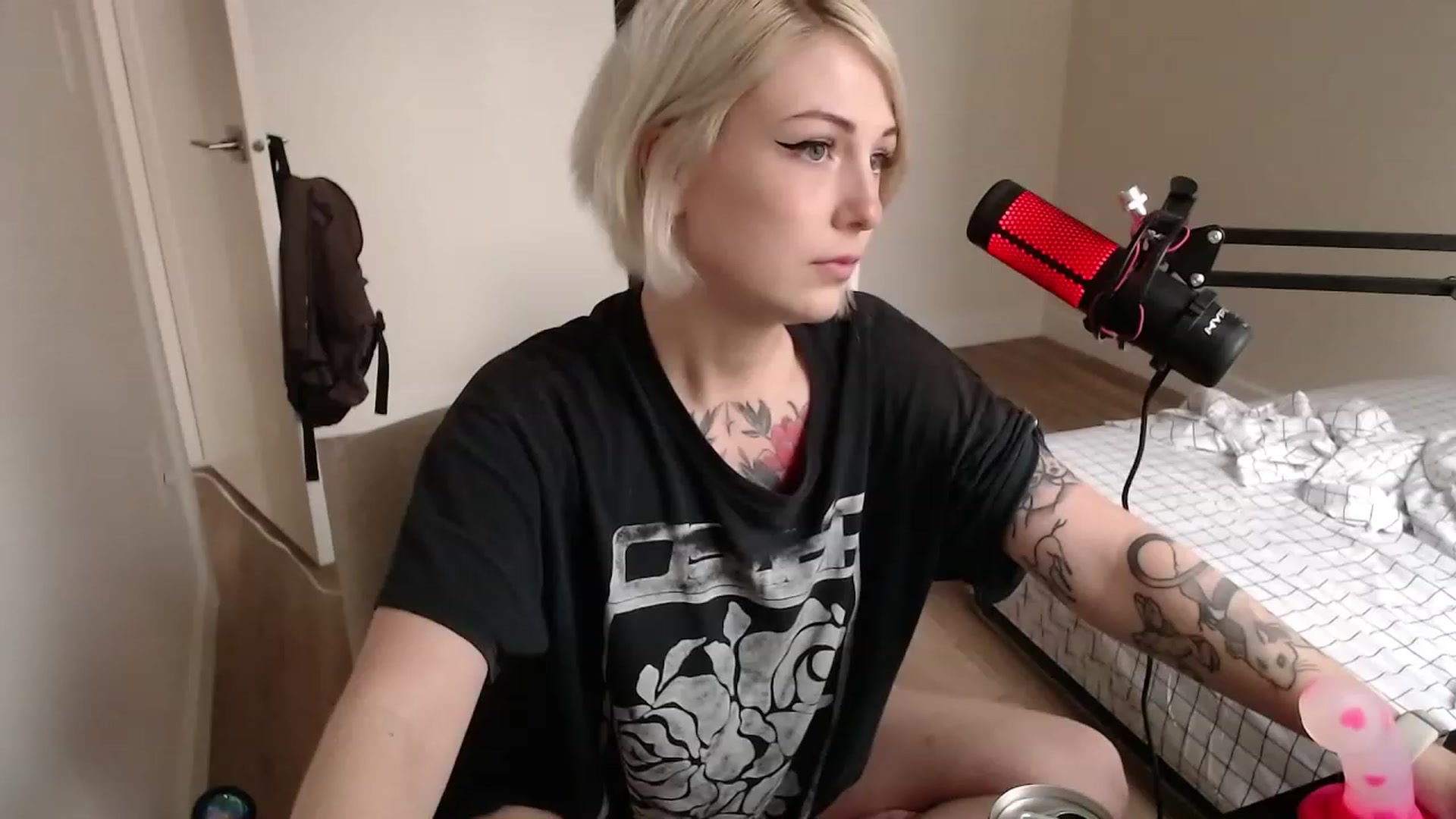 Gallery image thumbnail from cuteholly's myfreecams stream on, 12/05/2023, 20:58 image 1 of 20