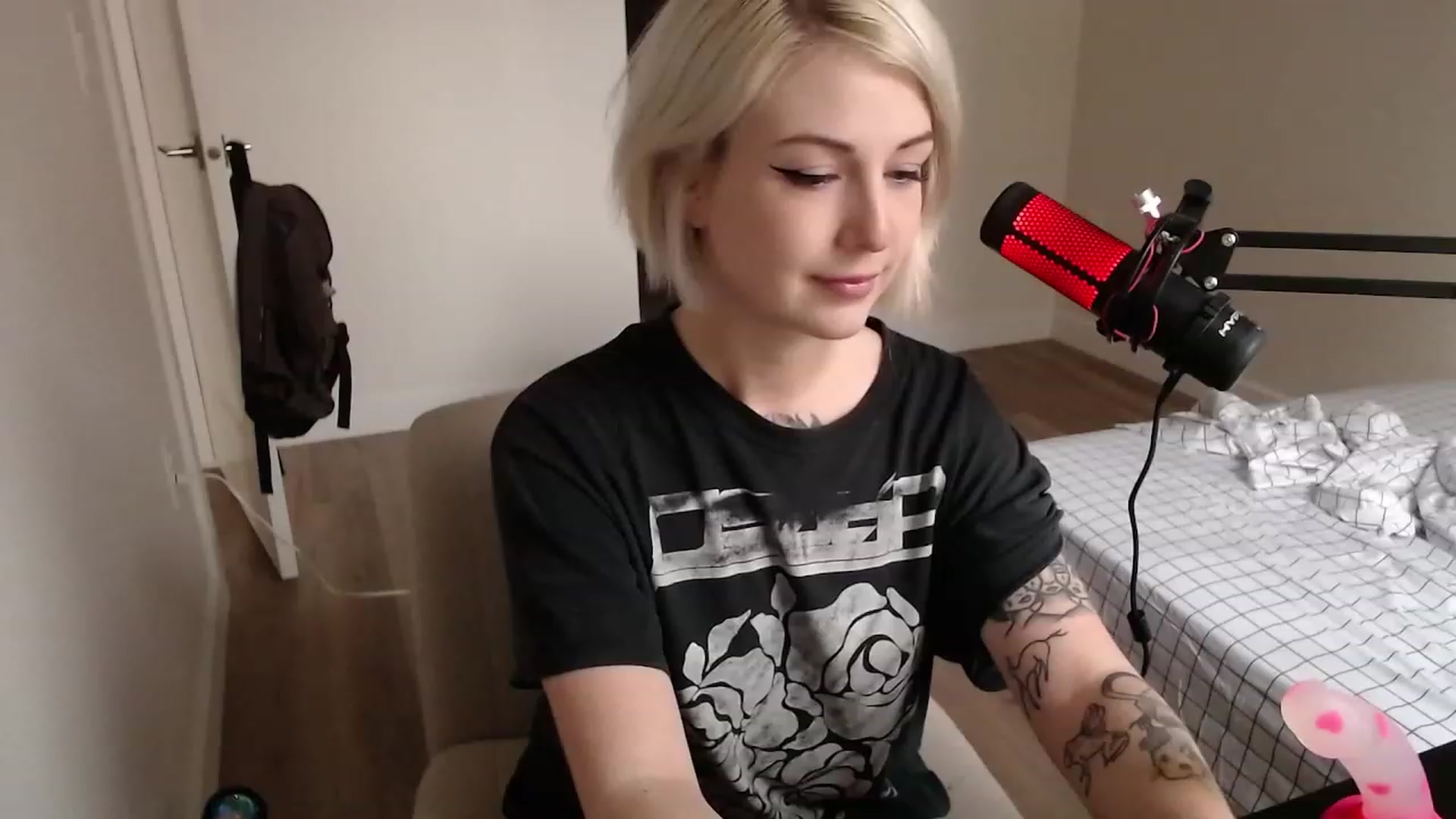 Gallery image thumbnail from cuteholly's myfreecams stream on, 12/05/2023, 20:58 image 20 of 20