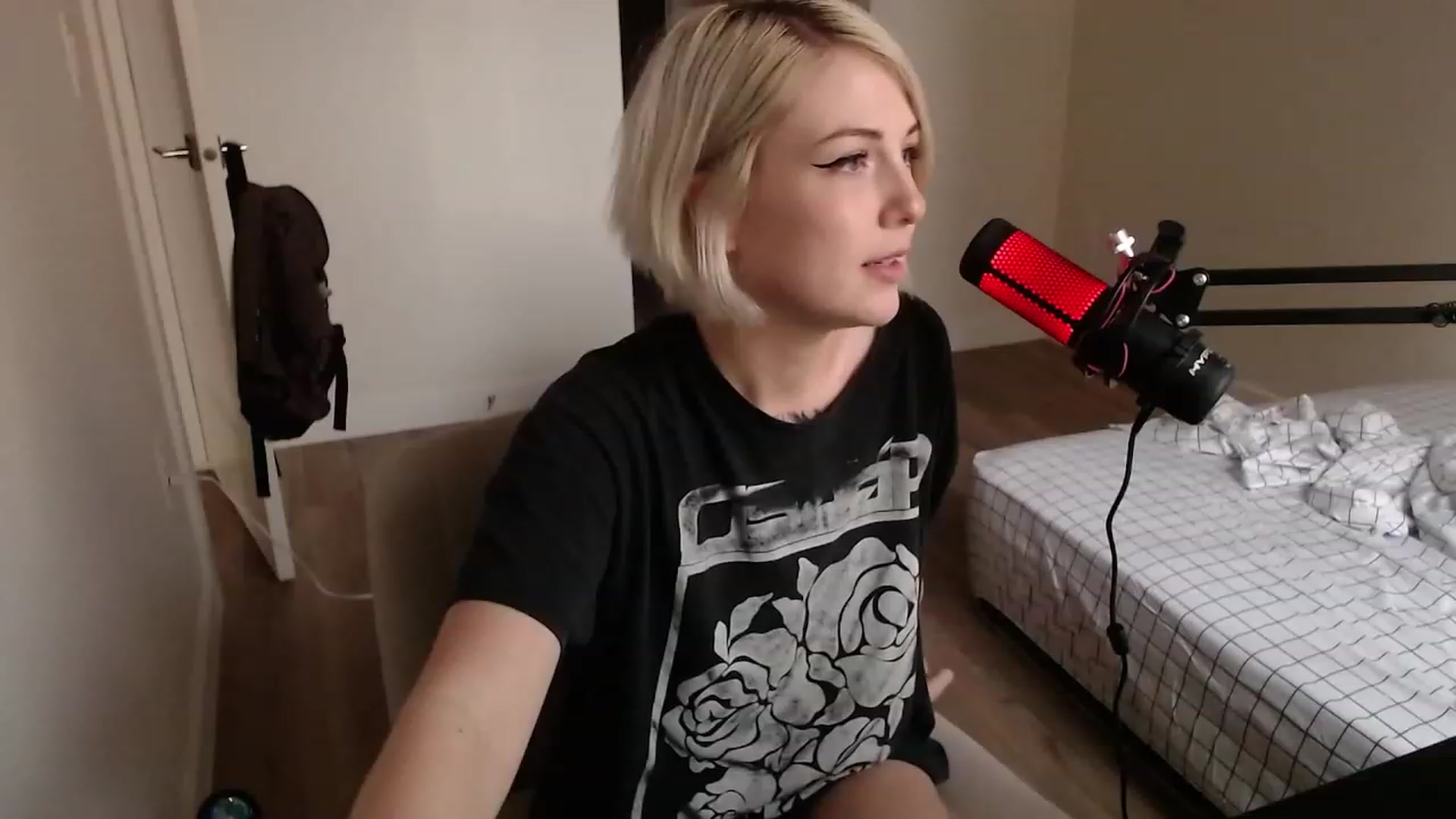 Gallery image thumbnail from cuteholly's myfreecams stream on, 12/05/2023, 21:40 image 8 of 20