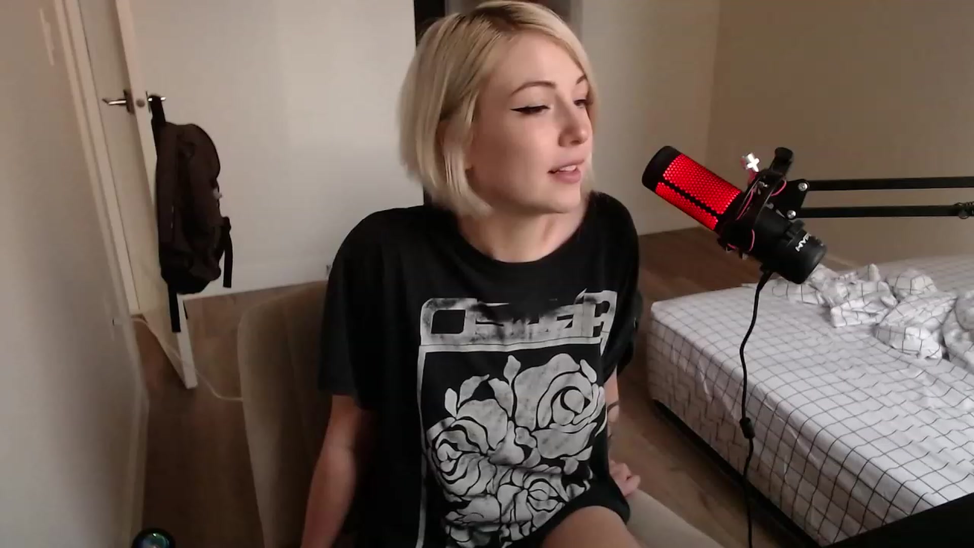 Gallery image thumbnail from cuteholly's myfreecams stream on, 12/05/2023, 21:40 image 6 of 20