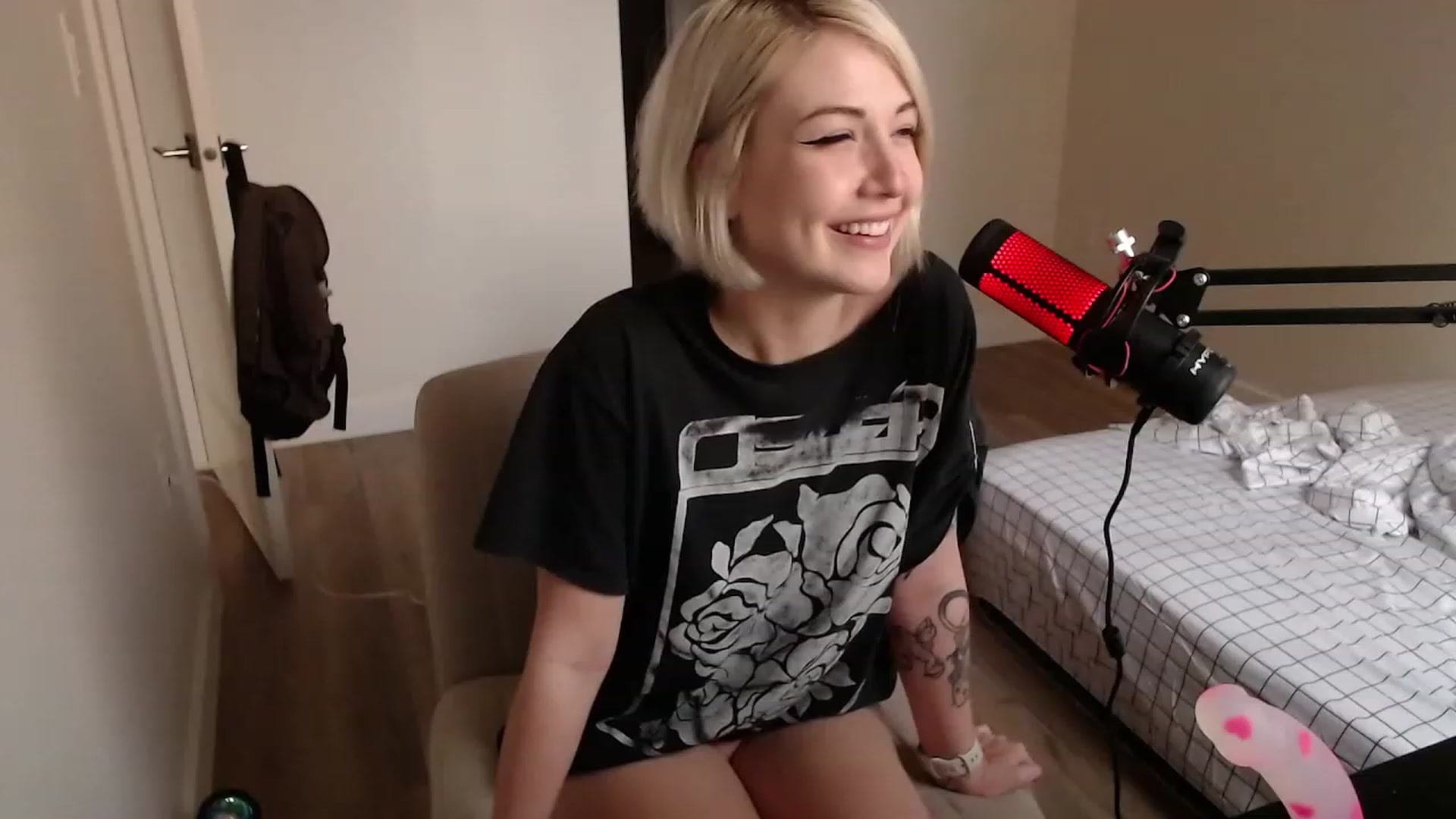 Gallery image thumbnail from cuteholly's myfreecams stream on, 12/05/2023, 21:40 image 1 of 20