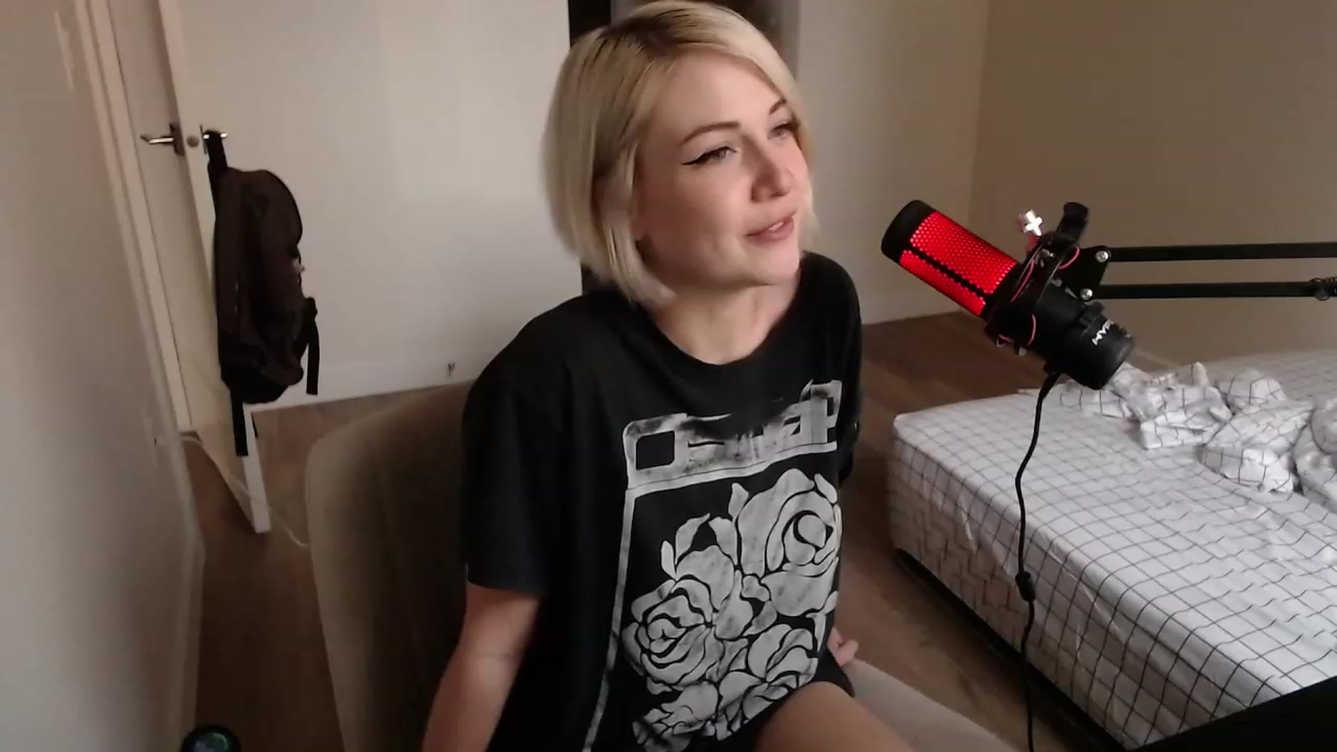 Gallery image thumbnail from cuteholly's myfreecams stream on, 12/05/2023, 21:40 image 7 of 20