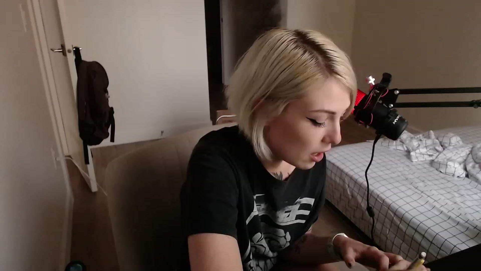 Gallery image thumbnail from cuteholly's myfreecams stream on, 12/05/2023, 21:40 image 13 of 20