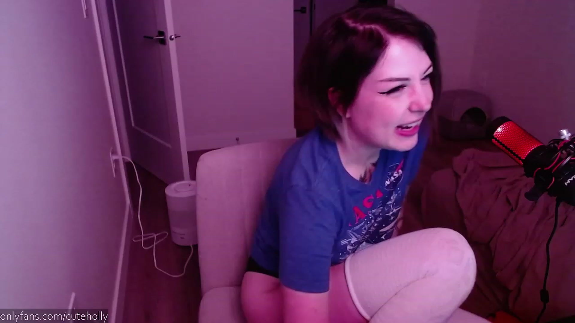 Gallery image thumbnail from cuteholly's myfreecams stream on, 01/03/2024, 05:42 image 8 of 20