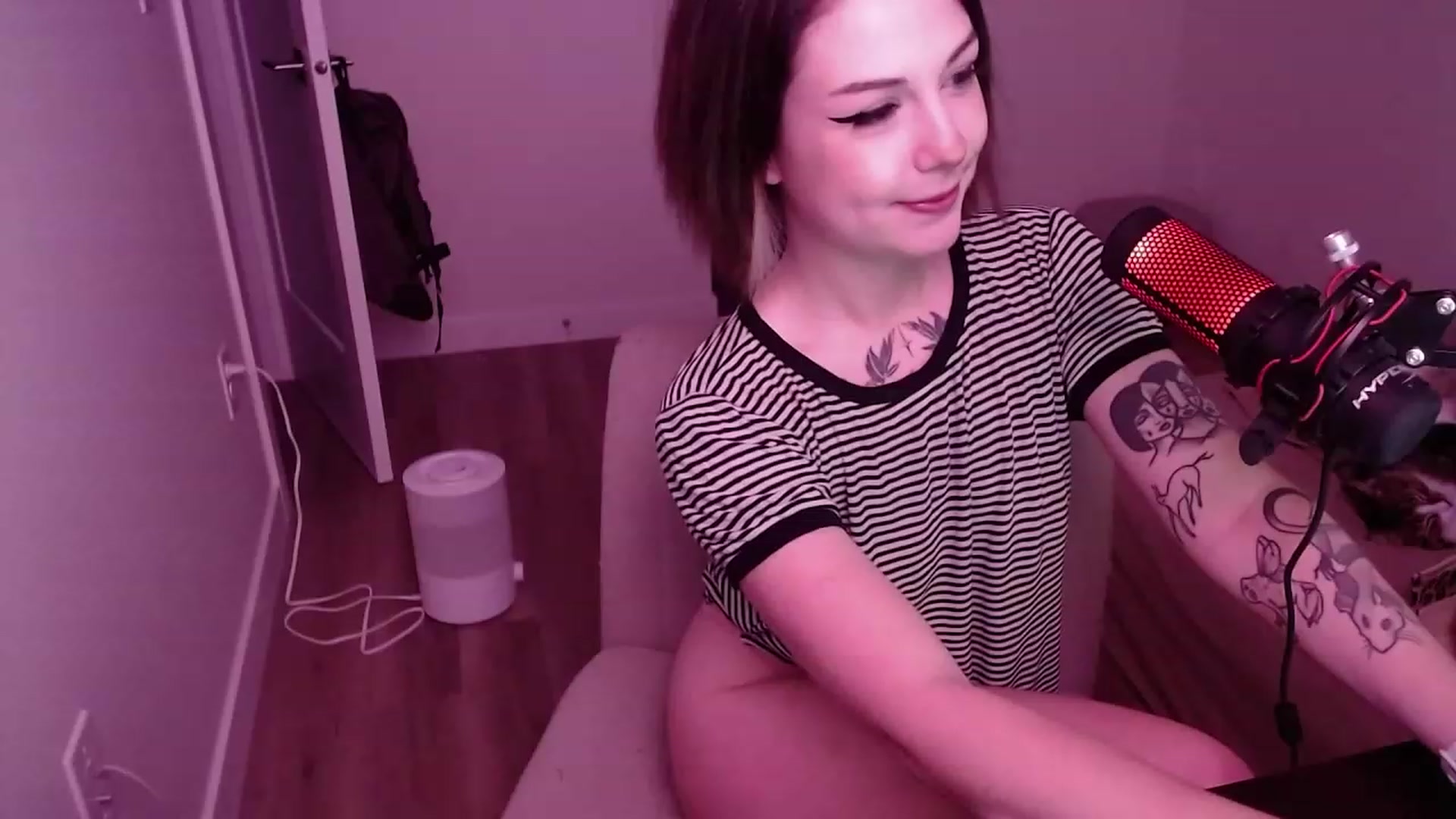 Gallery image thumbnail from cuteholly's myfreecams stream on, 01/04/2024, 09:38 image 8 of 20