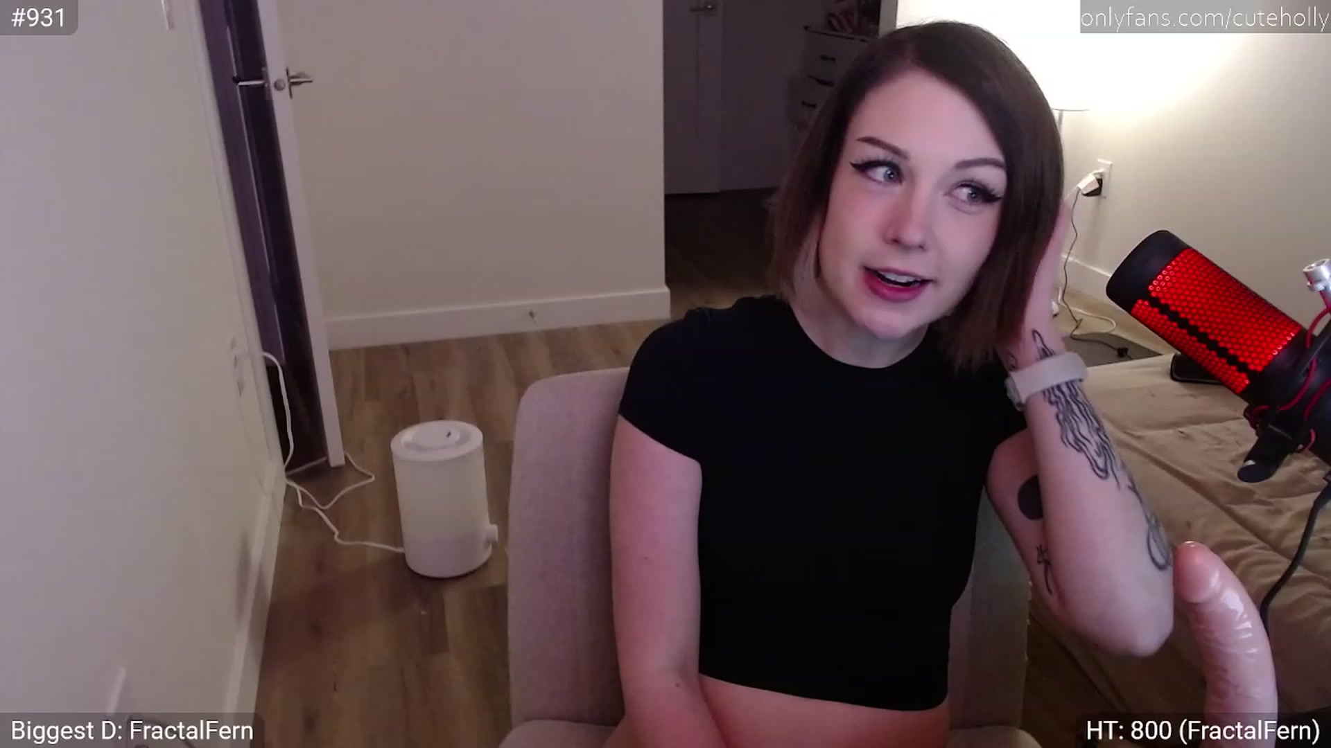 Gallery image thumbnail from cuteholly's myfreecams stream on, 01/12/2024, 02:58 image 9 of 20