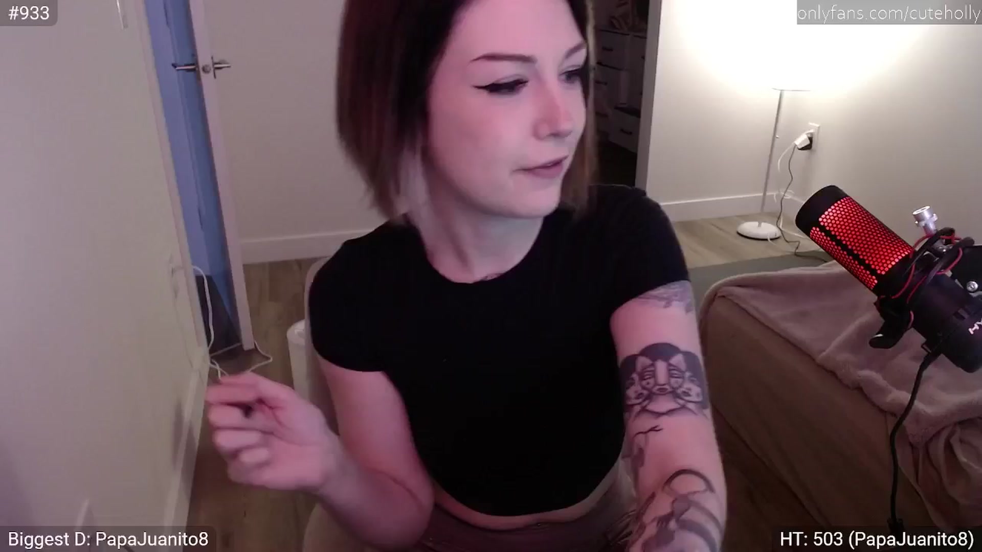 Gallery image thumbnail from cuteholly's myfreecams stream on, 01/12/2024, 17:06 image 10 of 20