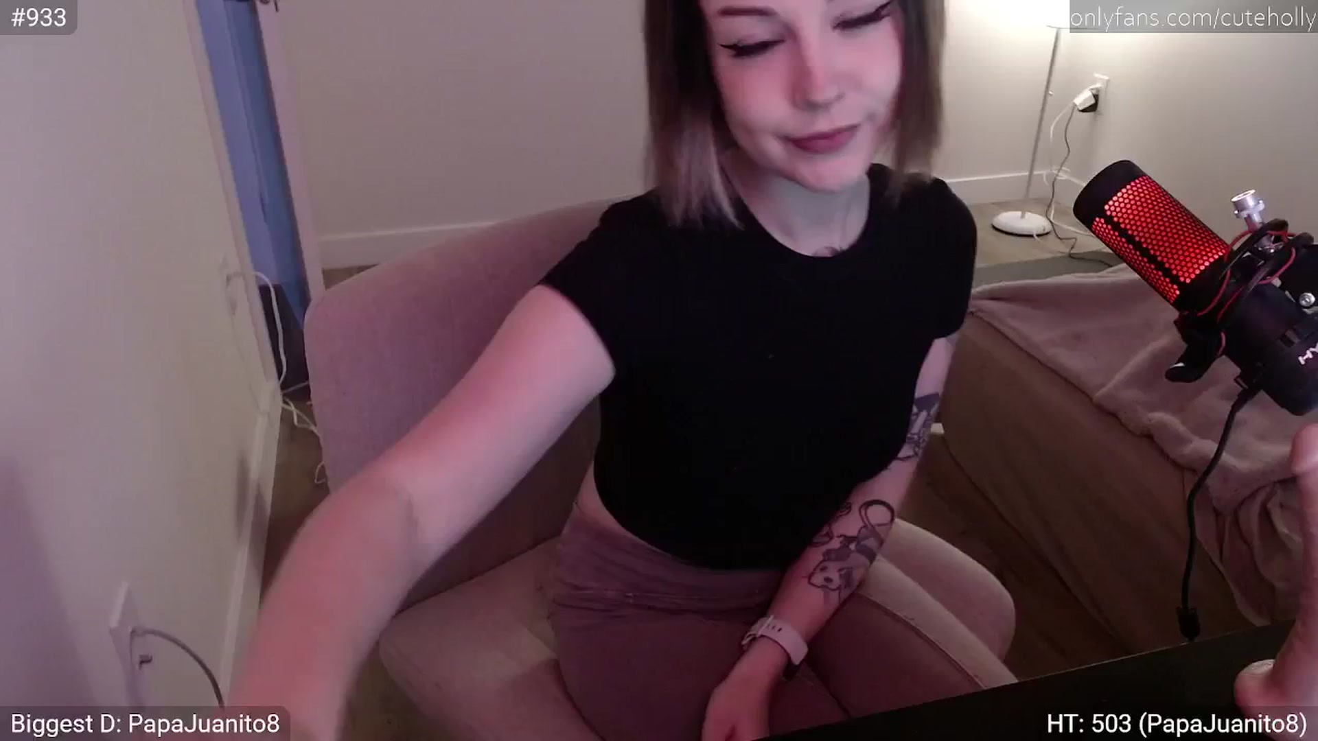 Gallery image thumbnail from cuteholly's myfreecams stream on, 01/12/2024, 17:06 image 2 of 20