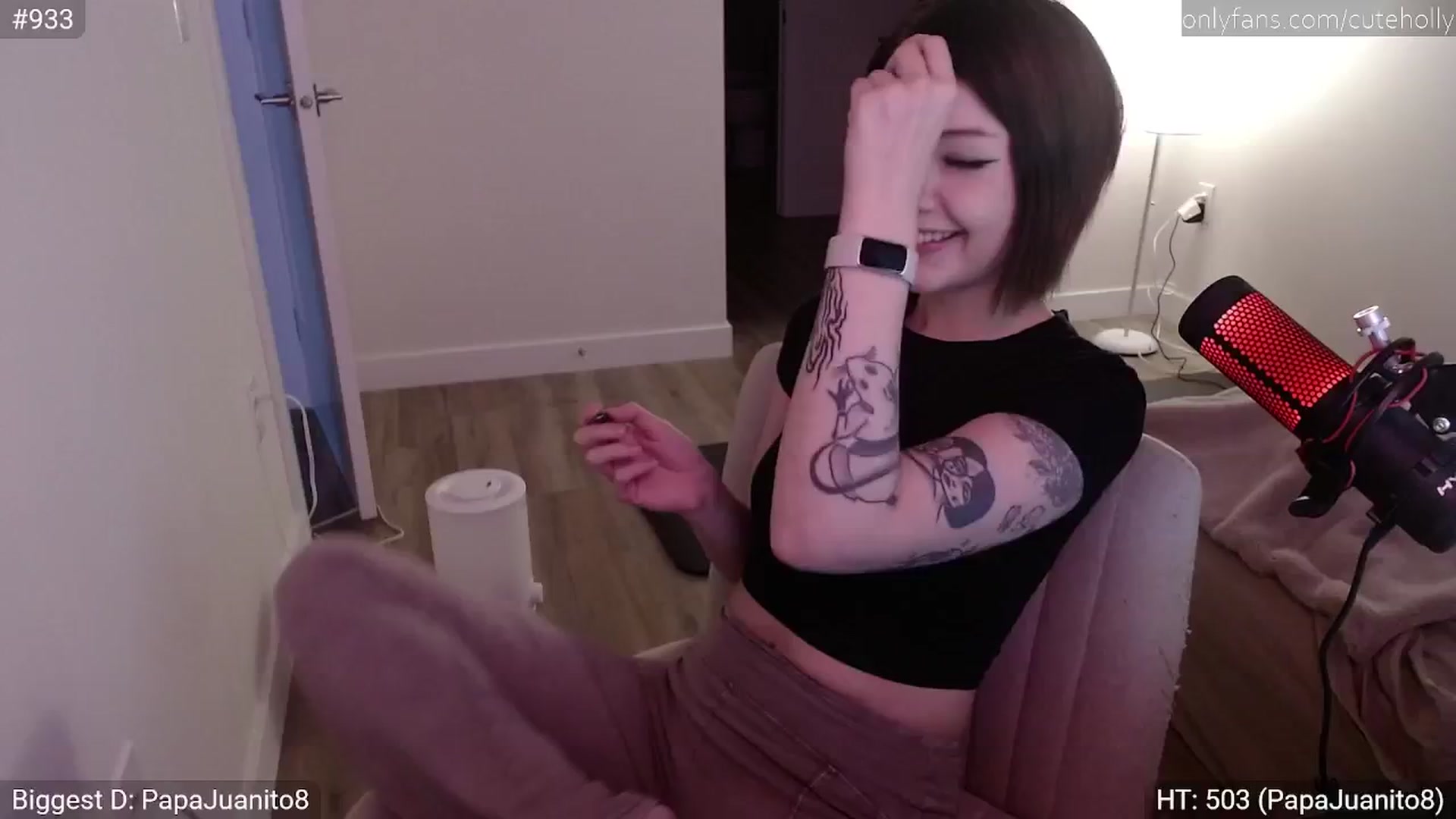 Gallery image thumbnail from cuteholly's myfreecams stream on, 01/12/2024, 17:06 image 11 of 20
