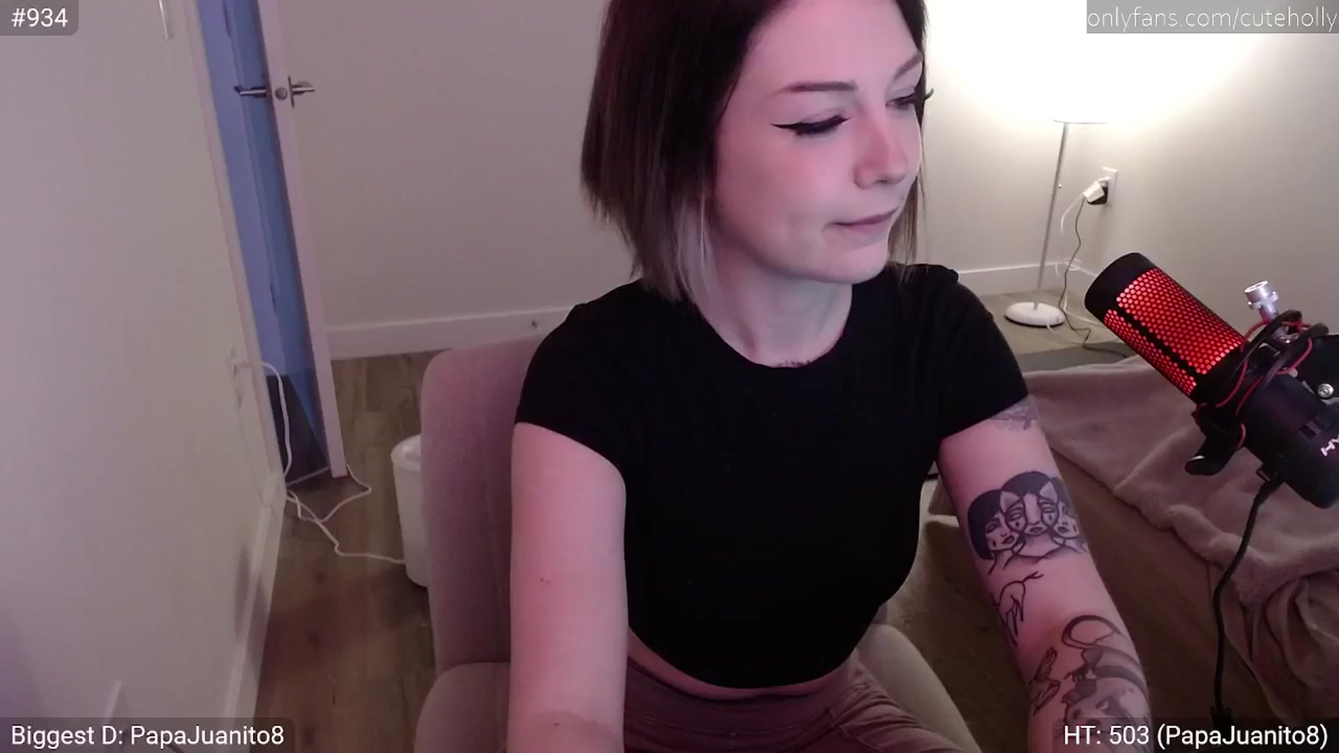 Gallery image thumbnail from cuteholly's myfreecams stream on, 01/12/2024, 17:06 image 8 of 20