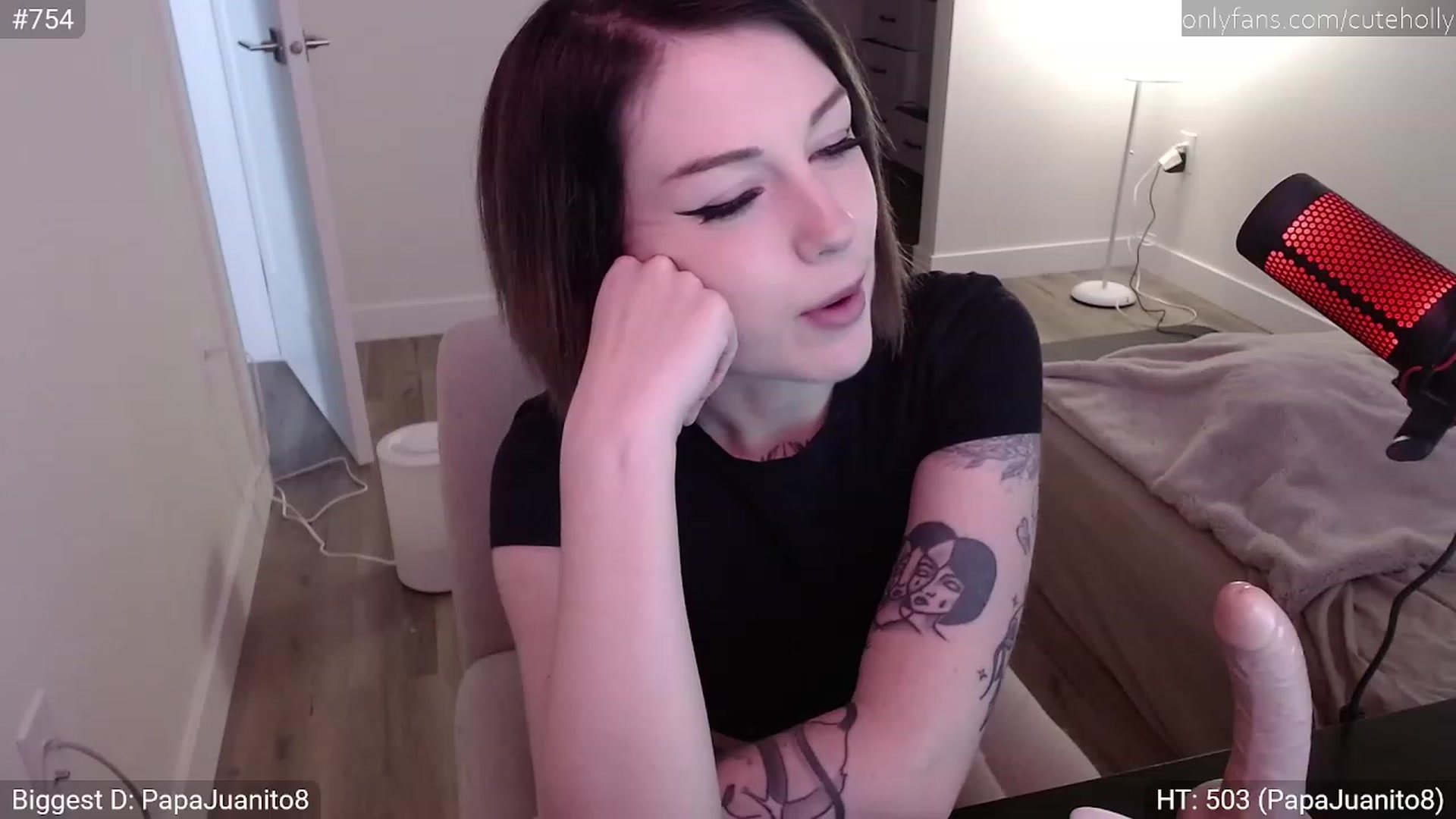Gallery image thumbnail from cuteholly's myfreecams stream on, 01/12/2024, 19:30 image 8 of 20