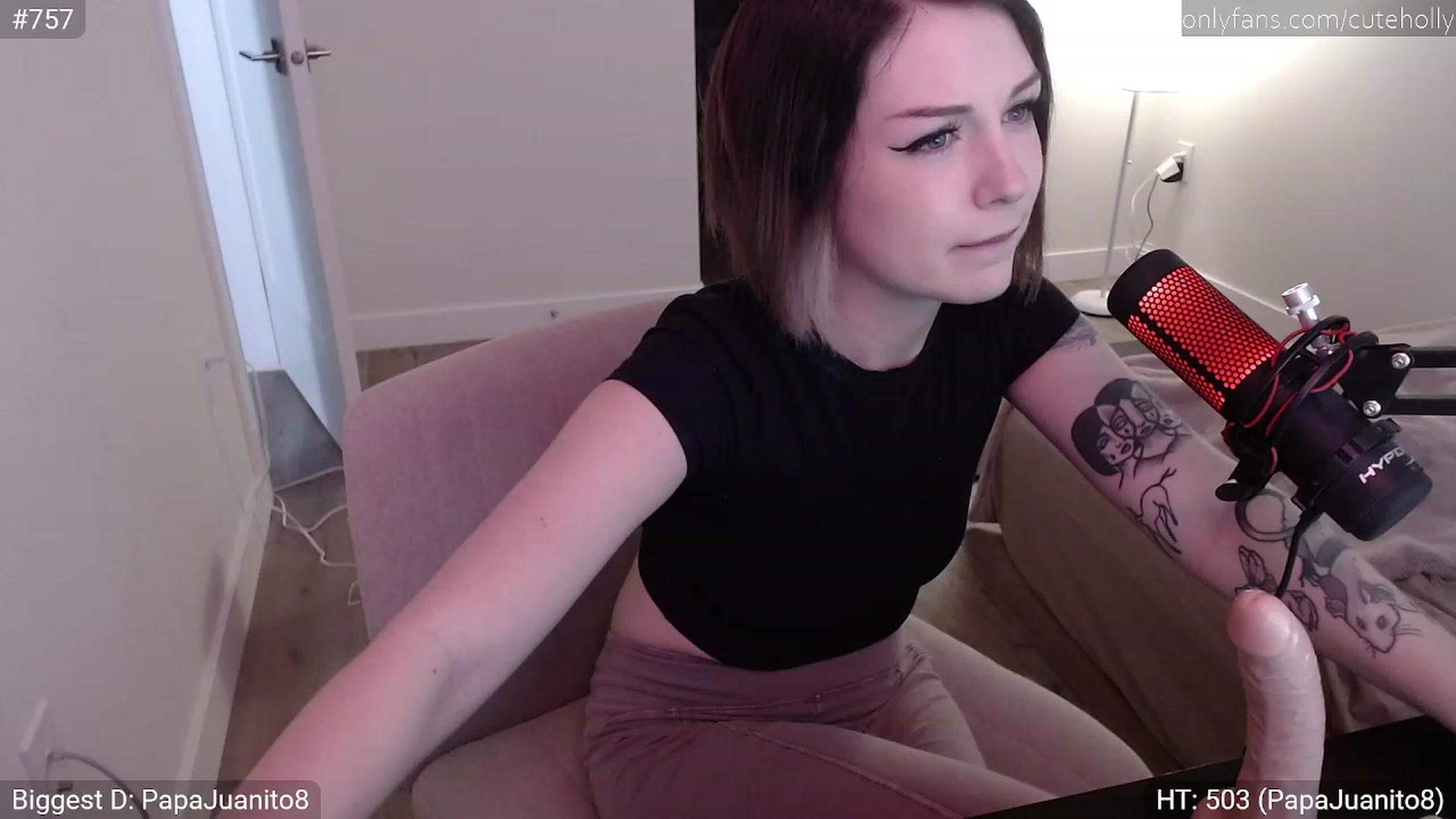 Gallery image thumbnail from cuteholly's myfreecams stream on, 01/12/2024, 19:30 image 3 of 20
