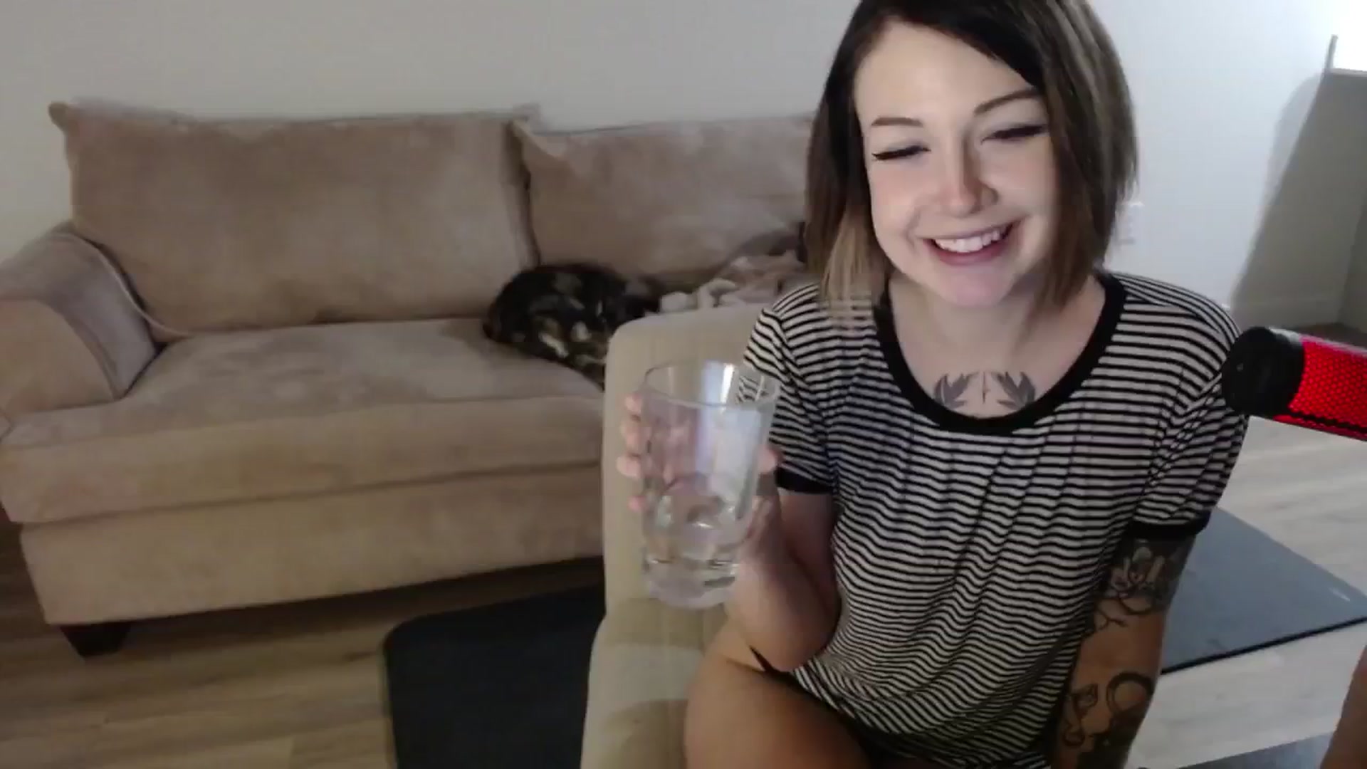 Gallery image thumbnail from cuteholly's myfreecams stream on, 01/17/2024, 07:57 image 3 of 20