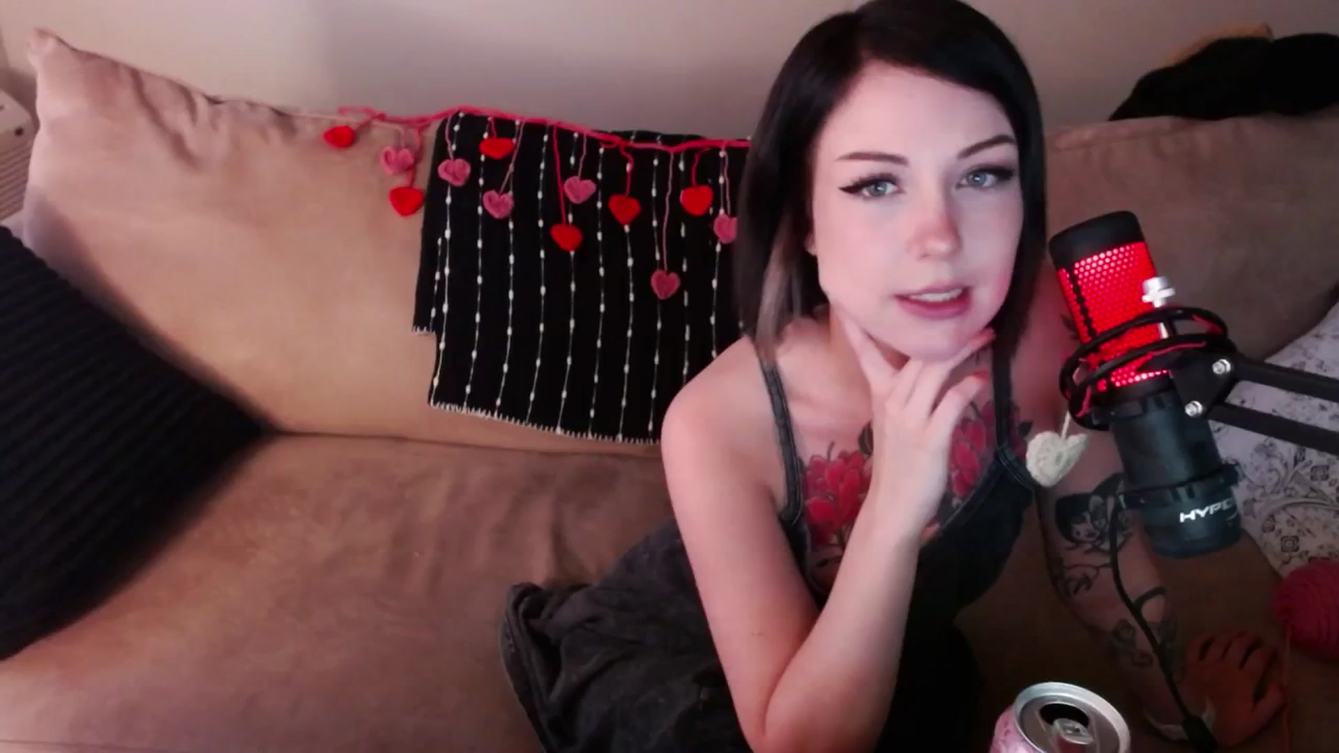 Gallery image thumbnail from cuteholly's myfreecams stream on, 02/15/2024, 24:01 image 17 of 20