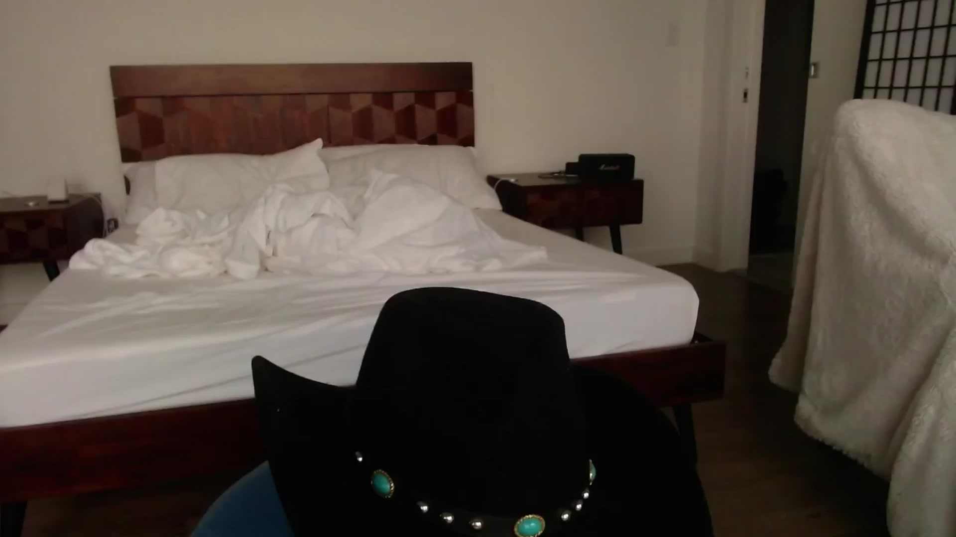 Gallery image thumbnail from cuteholly's myfreecams stream on, 03/27/2024, 23:00 image 10 of 20