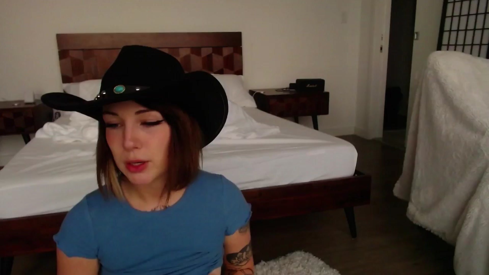Gallery image thumbnail from cuteholly's myfreecams stream on, 03/27/2024, 23:00 image 11 of 20