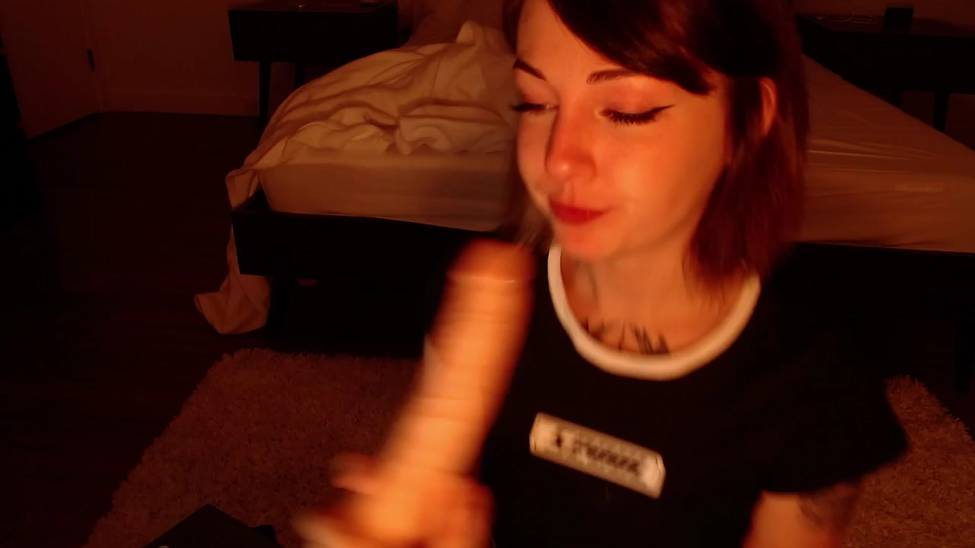 Gallery image thumbnail from cuteholly's myfreecams stream on, 04/07/2024, 24:22 image 7 of 20