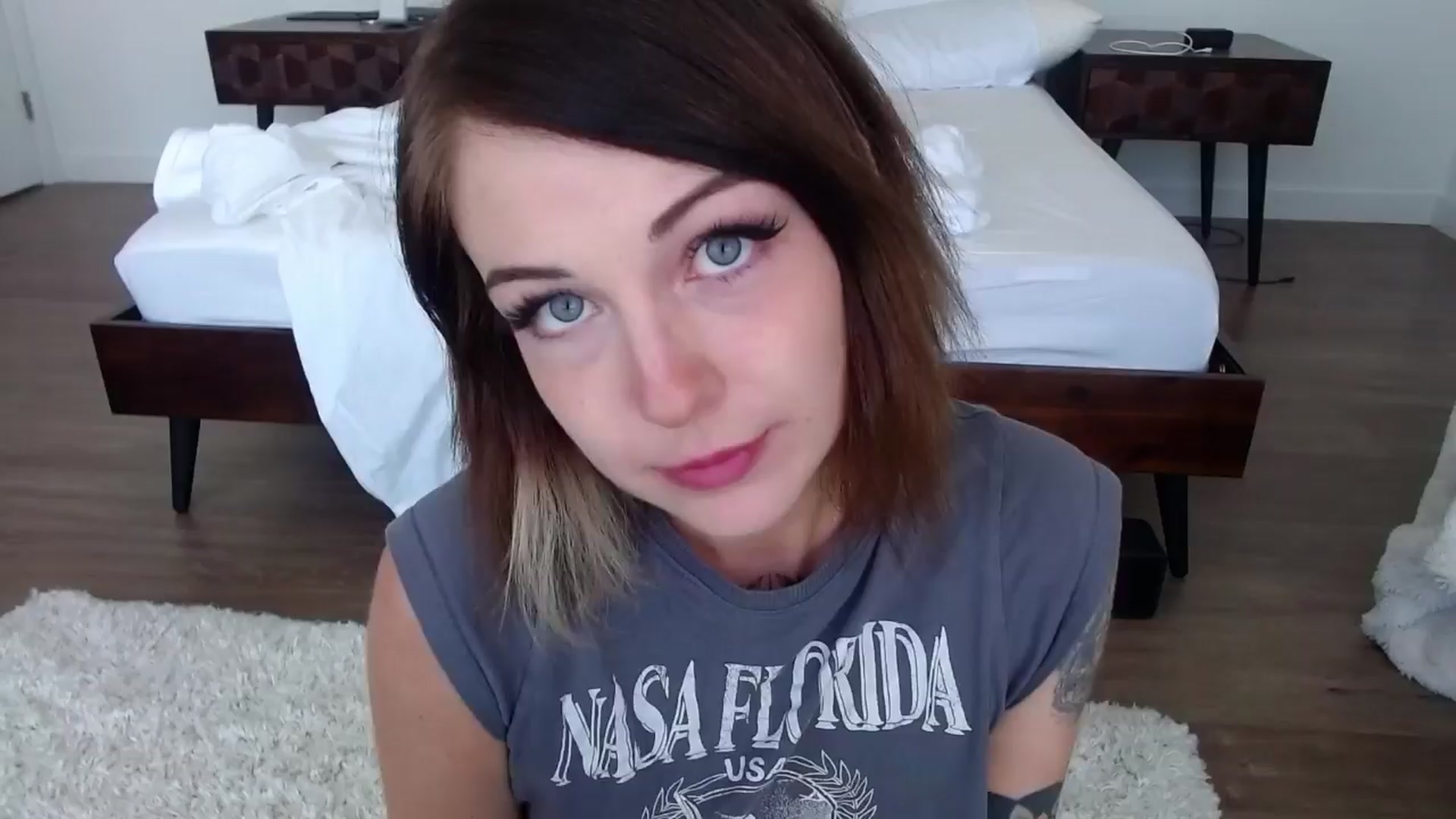 Gallery image thumbnail from cuteholly's myfreecams stream on, 04/14/2024, 18:43 image 9 of 20