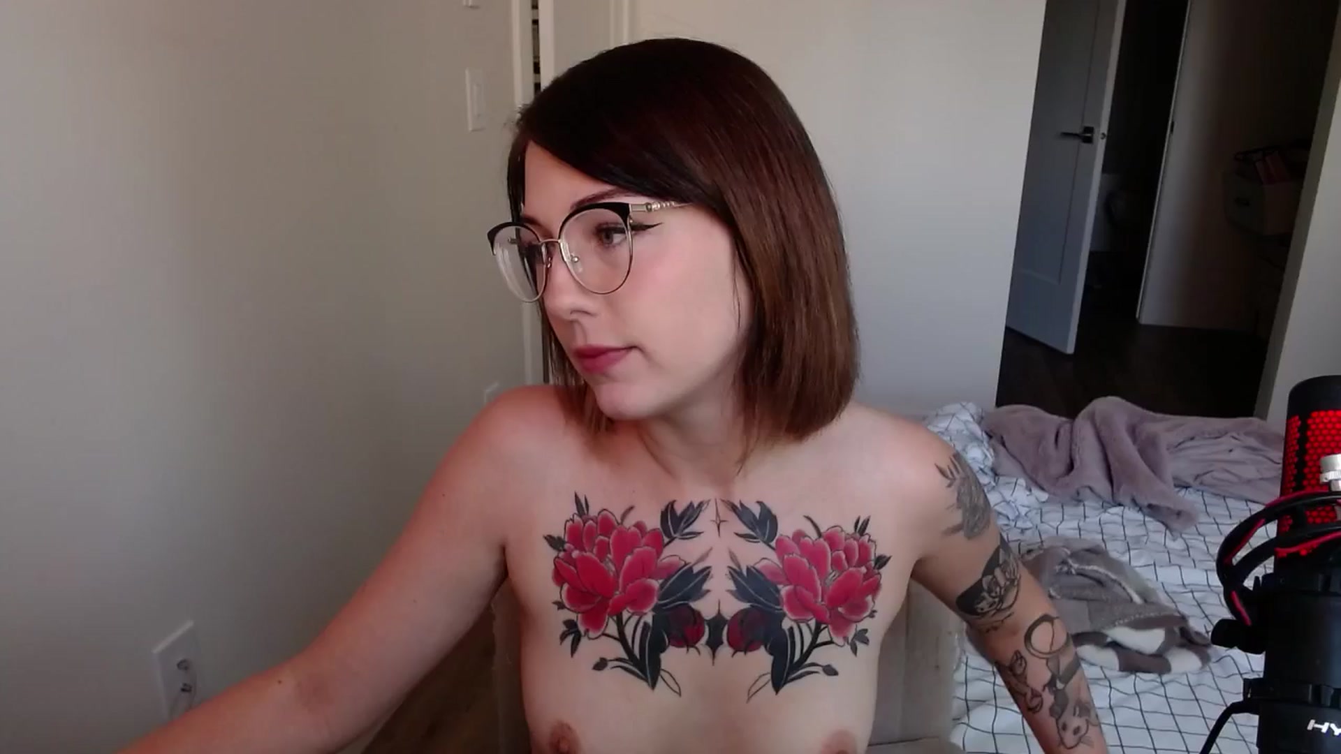 Gallery image thumbnail from cuteholly's myfreecams stream on, 05/04/2024, 19:17 image 10 of 20