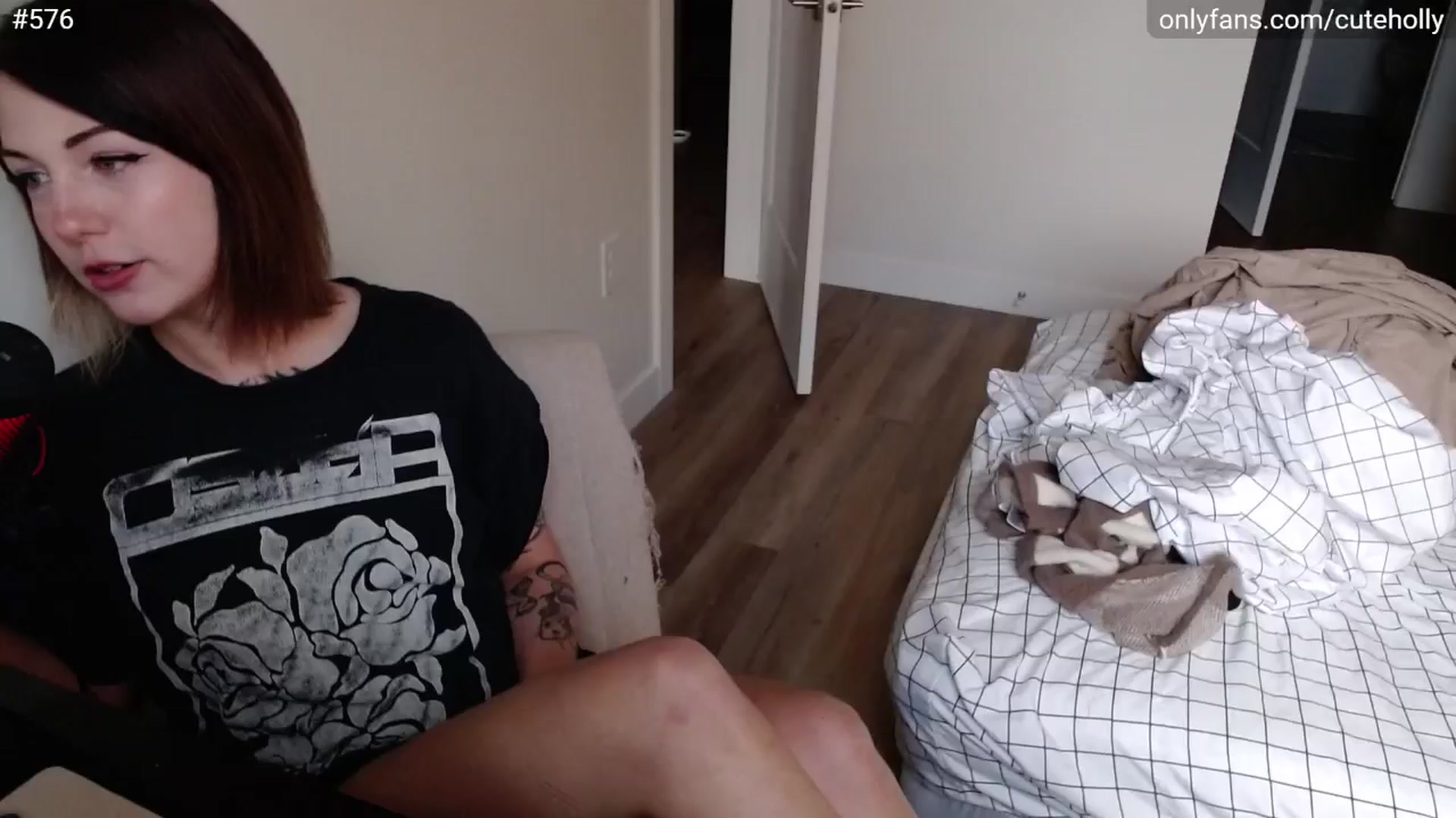 Gallery image thumbnail from cuteholly's myfreecams stream on, 05/13/2024, 23:20 image 8 of 20