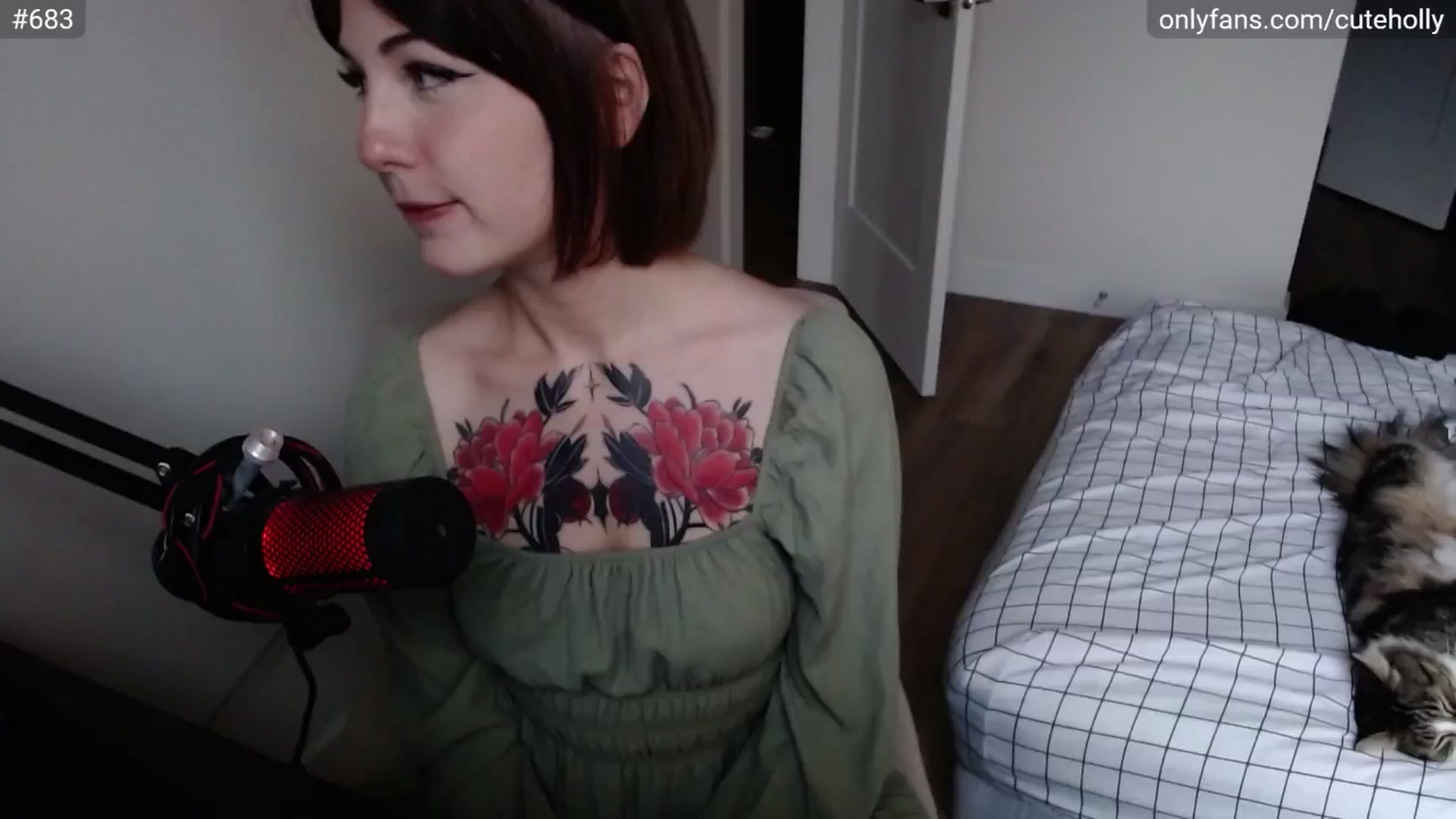 Gallery image thumbnail from cuteholly's myfreecams stream on, 05/16/2024, 22:43 image 12 of 20