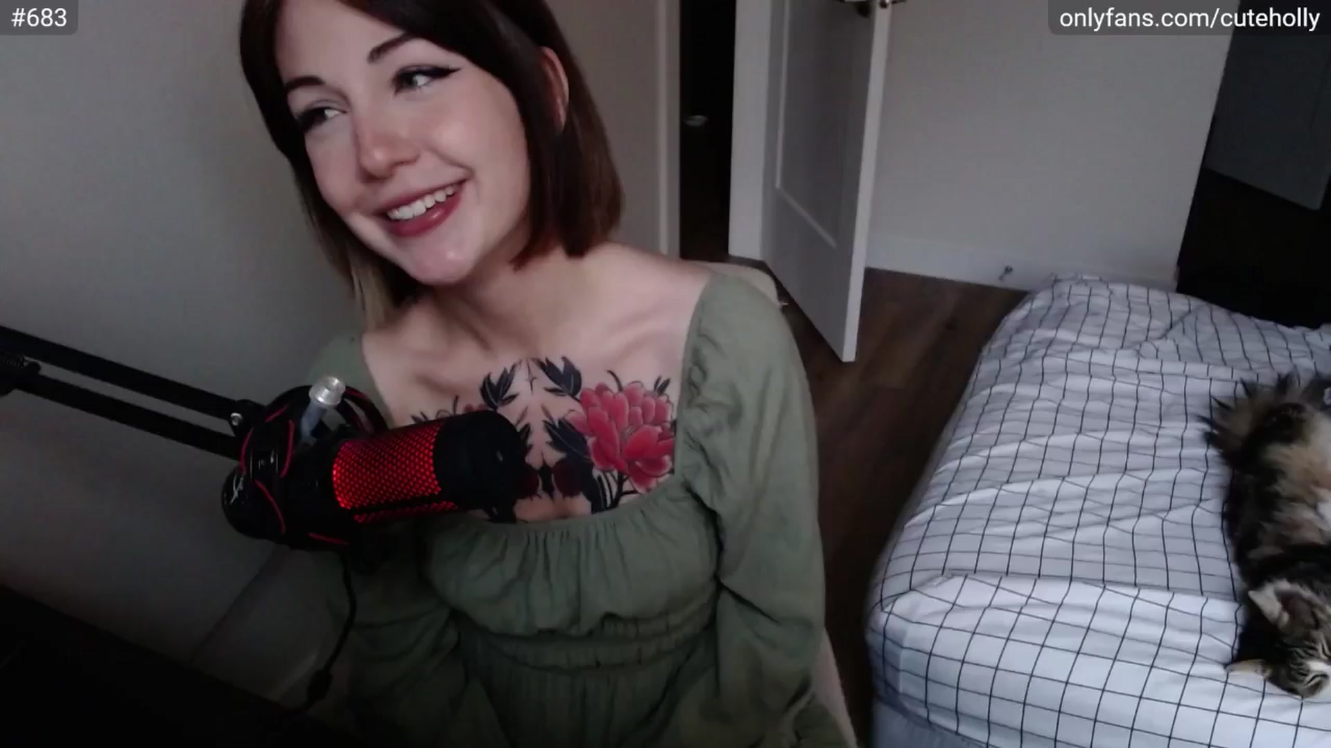 Gallery image thumbnail from cuteholly's myfreecams stream on, 05/16/2024, 22:43 image 11 of 20