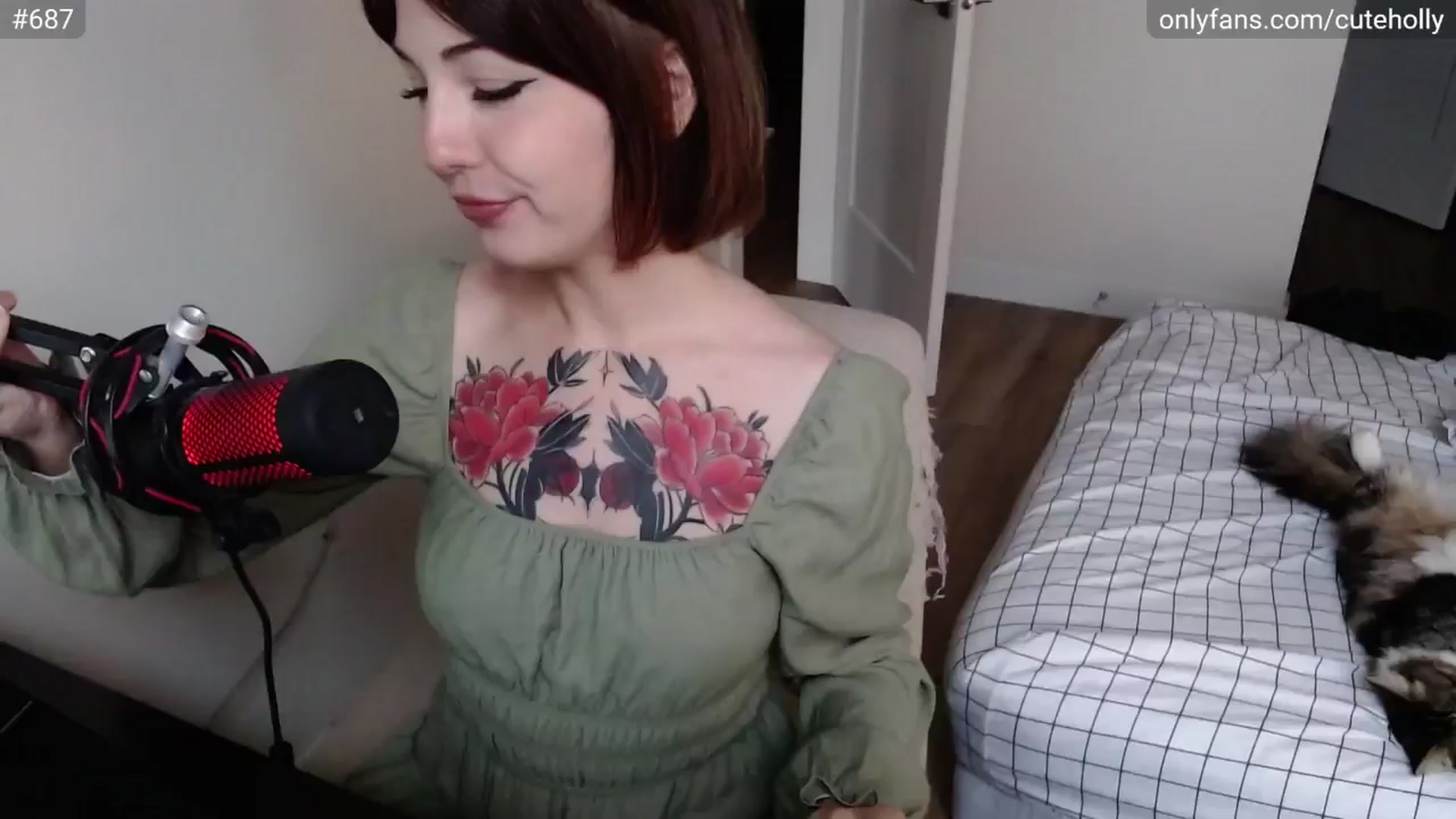 Gallery image thumbnail from cuteholly's myfreecams stream on, 05/16/2024, 22:43 image 9 of 20