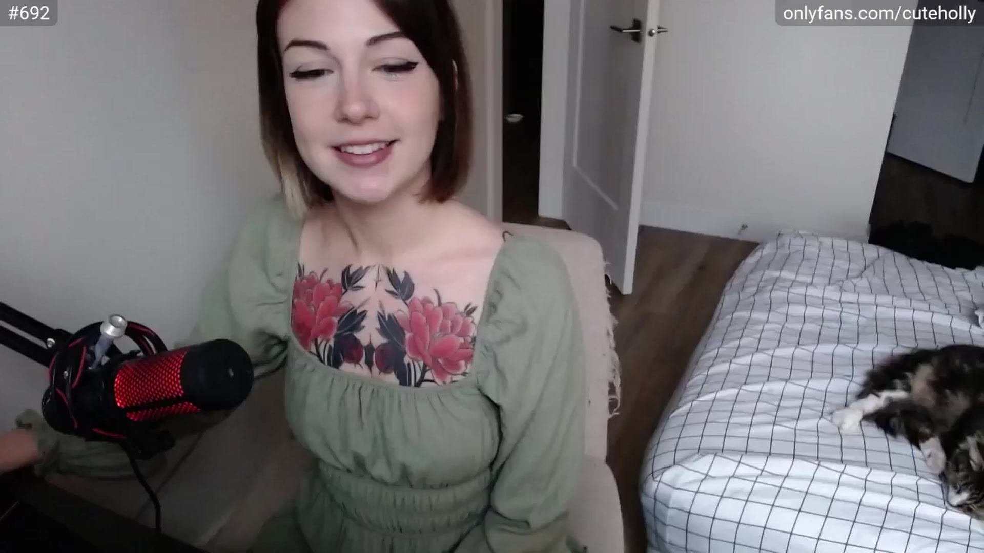 Gallery image thumbnail from cuteholly's myfreecams stream on, 05/16/2024, 22:43 image 1 of 20